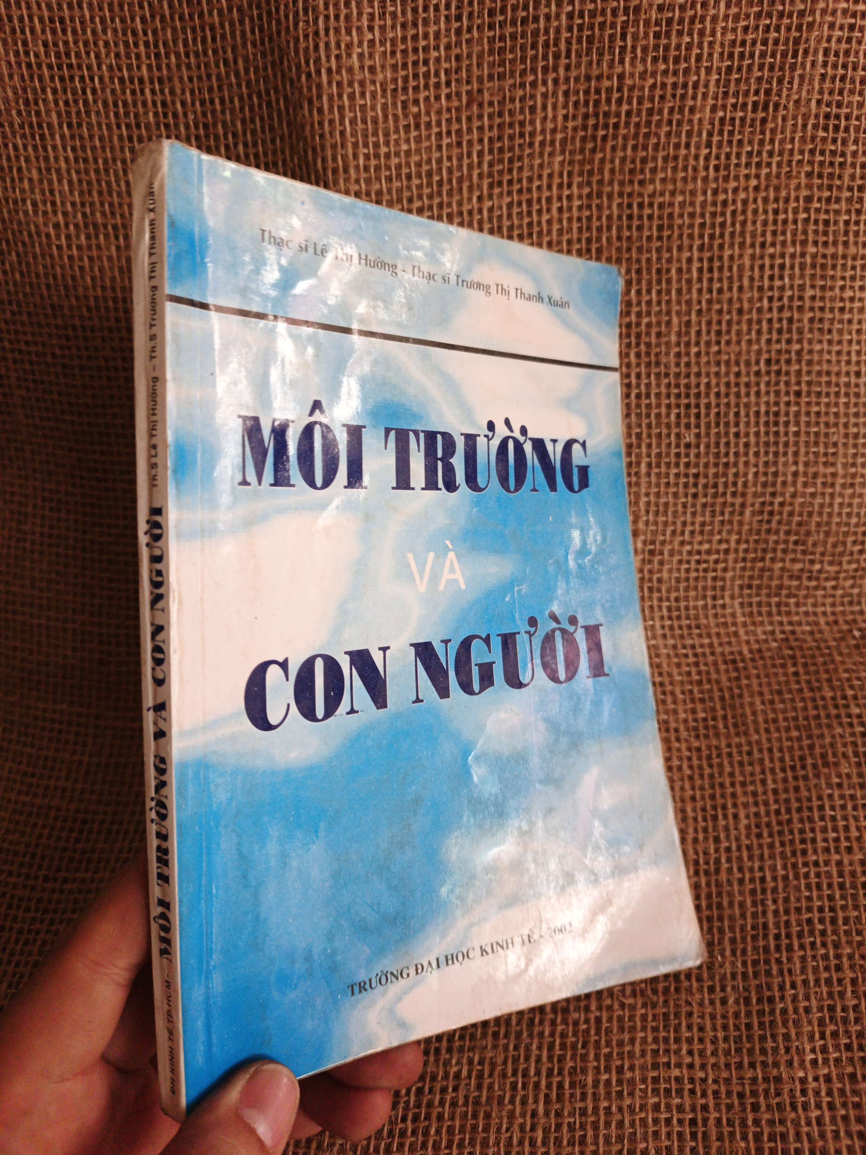 Môi trường và con người mới 80% (Sách giáo khoa - giáo trình) HCM060526