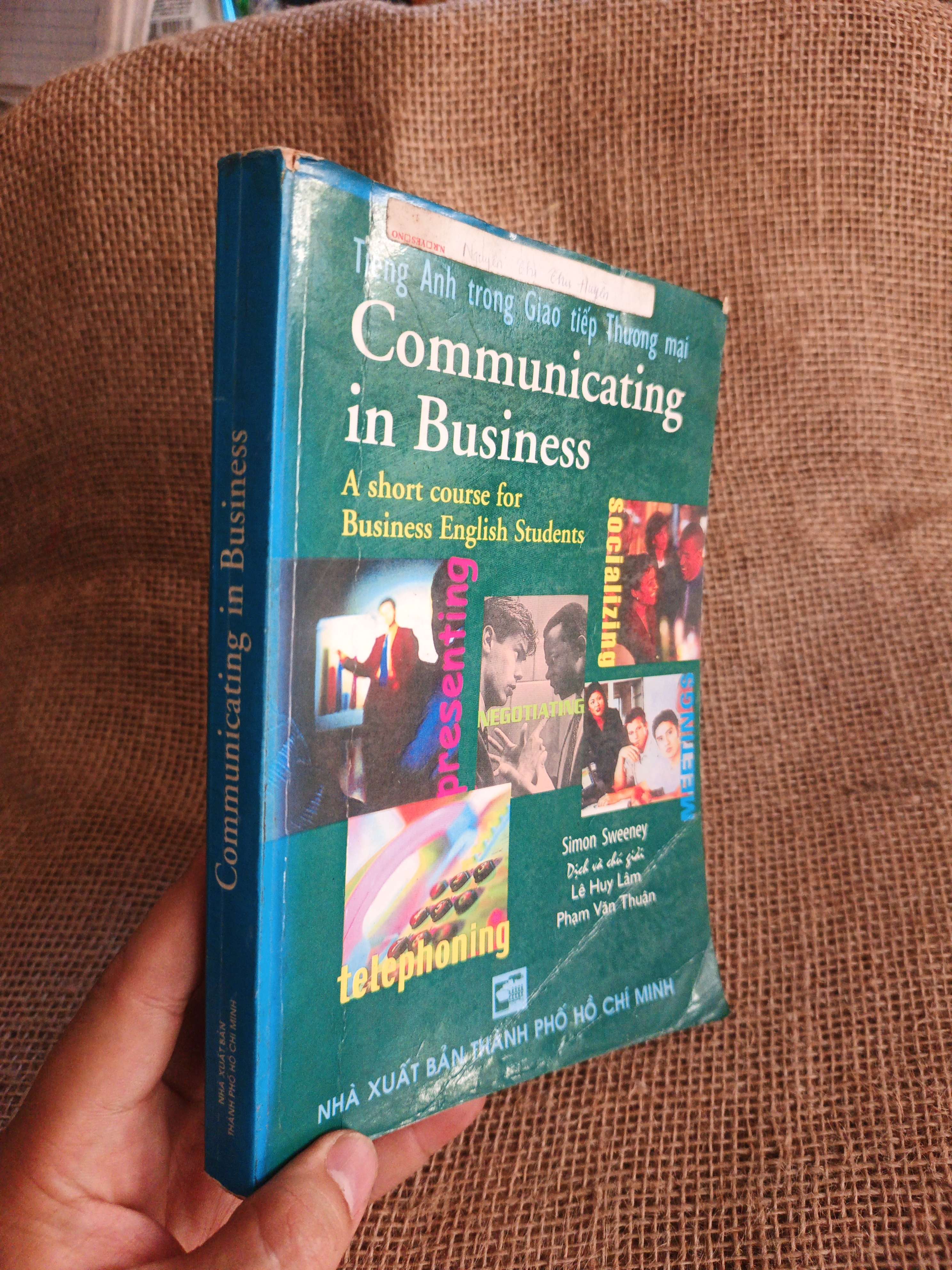 Communicating in Business mới 80% (Sách tự học tiếng Anh) HCM060526