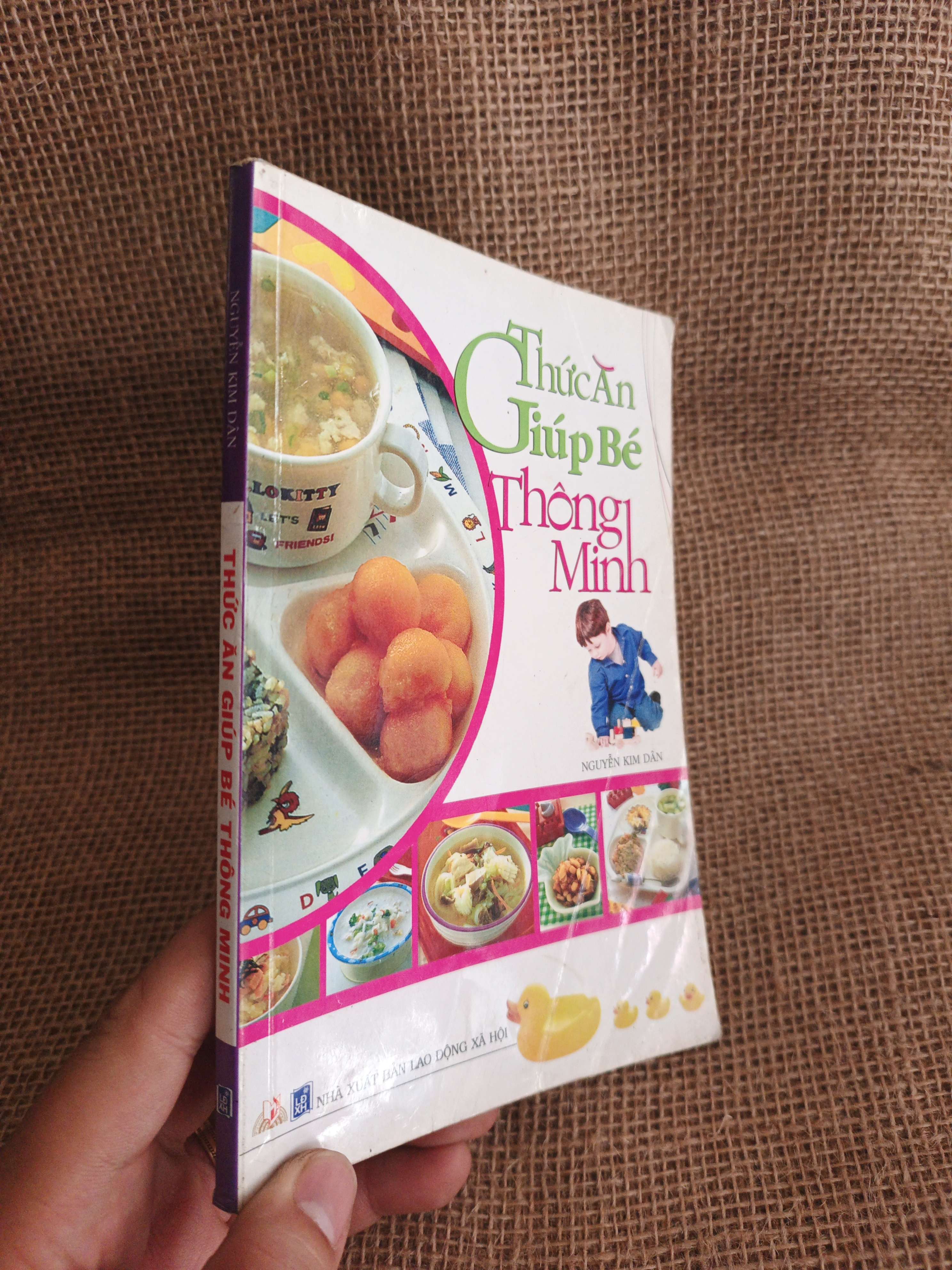 Thức ăn giúp bé thông minh 2006 mới 80% (Sách mẹ và bé) HCM060526 (NSX)