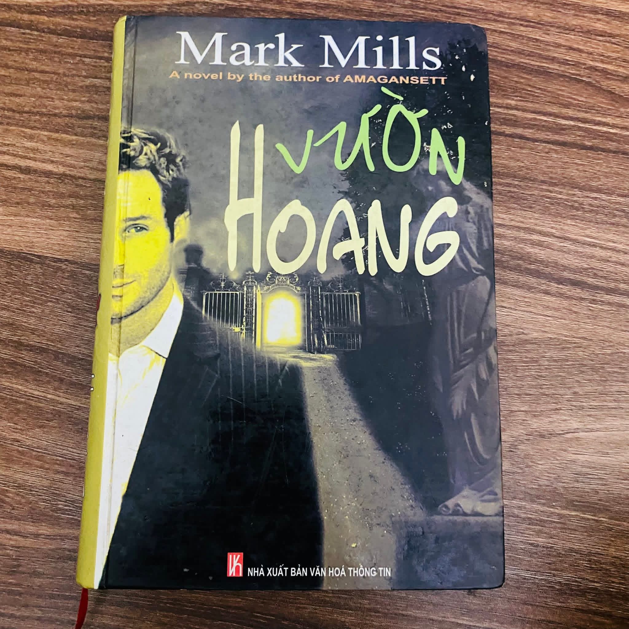 Vườn Hoang - Mark Mills - bìa cứng (Sách văn học) NBHT060526