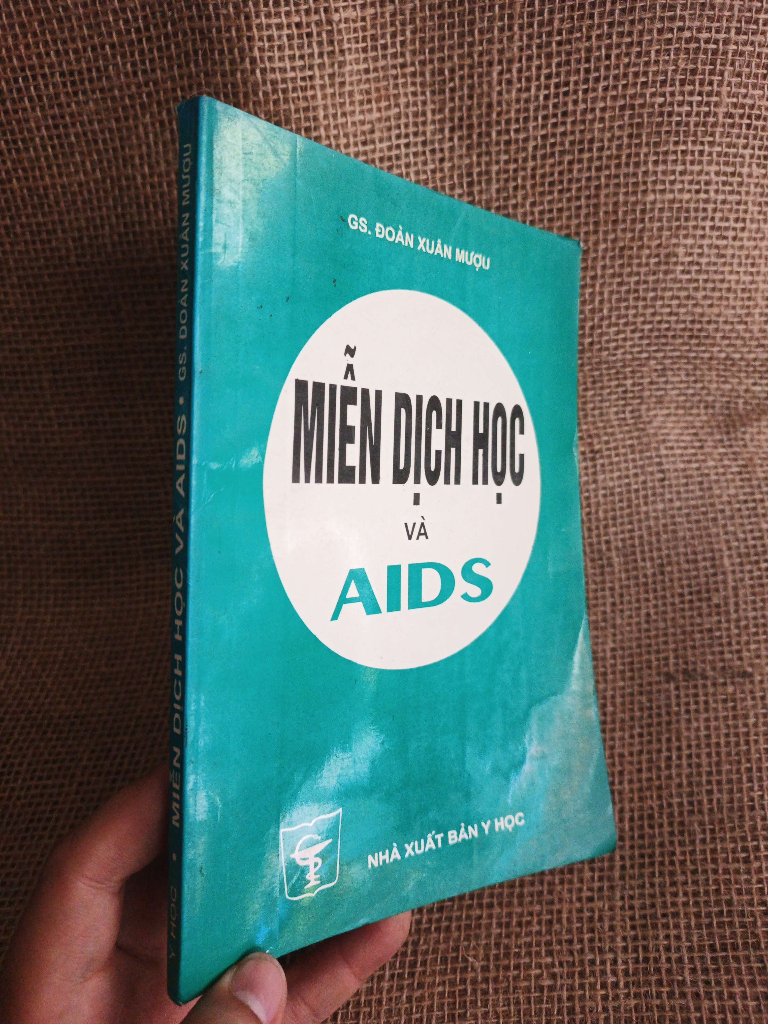 Miễn dịch học và AIDS 2000 mới 80% (Sách Y học - Sức khỏe - Thể thao) HCM060526 (NSX)