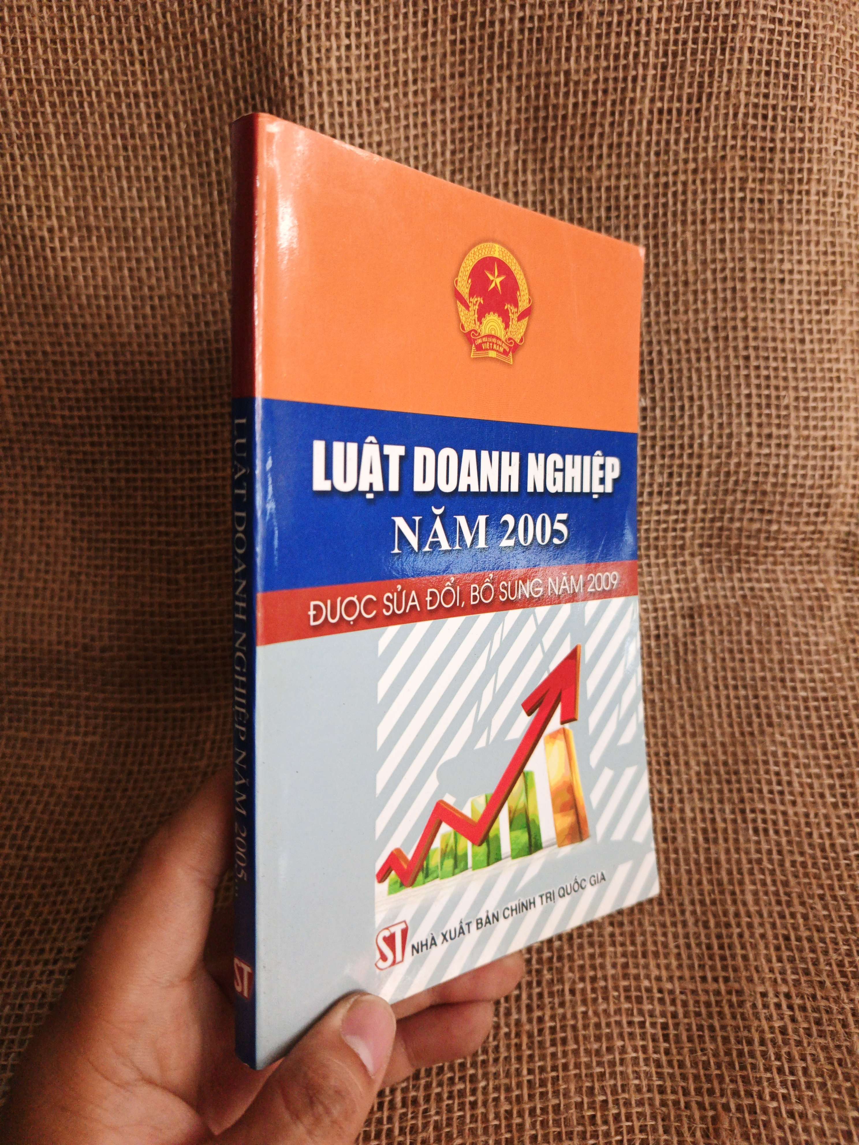 Luật doanh nghiệp năm 2005 2012 mới 90% (Sách chính trị - pháp lý) HCM060526 (NSX)