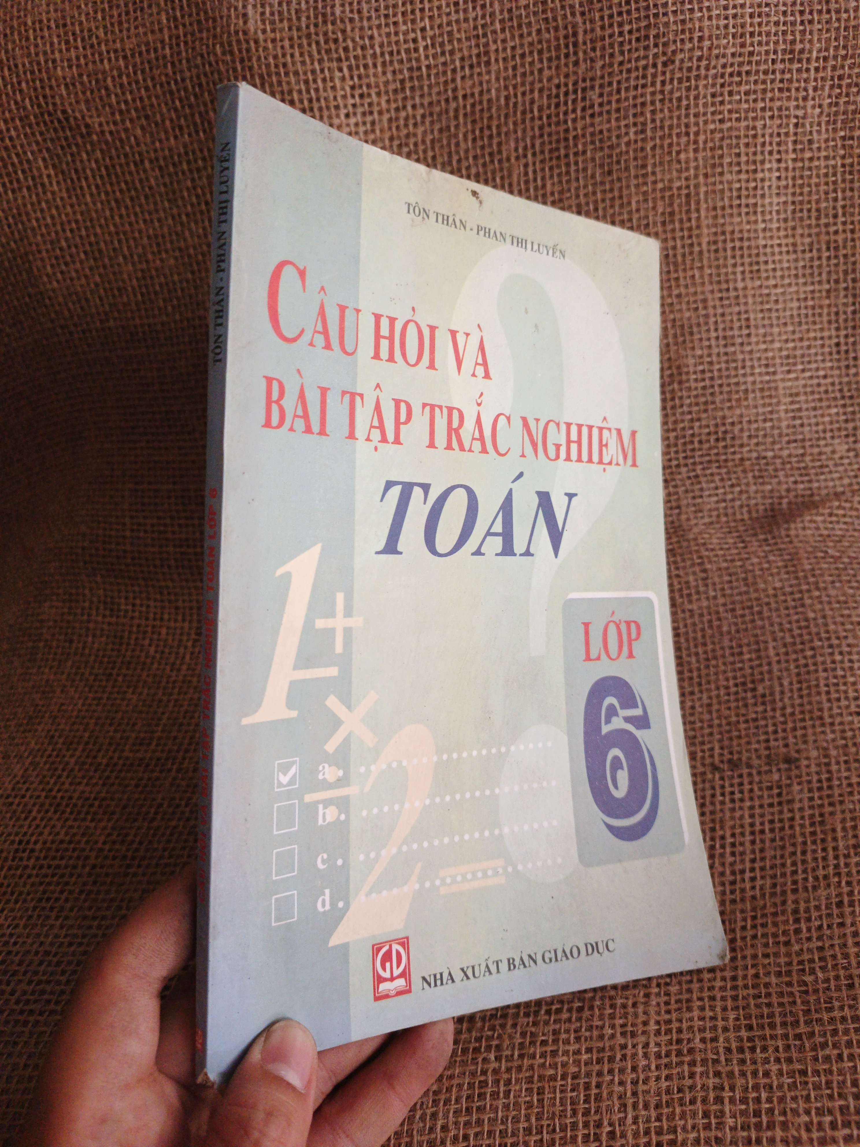 Cẩu hỏi và bài tập trắc nghiệm Toán lớp 6 2004 mới 80% (Sách giáo khoa - giáo trình) HCM060526