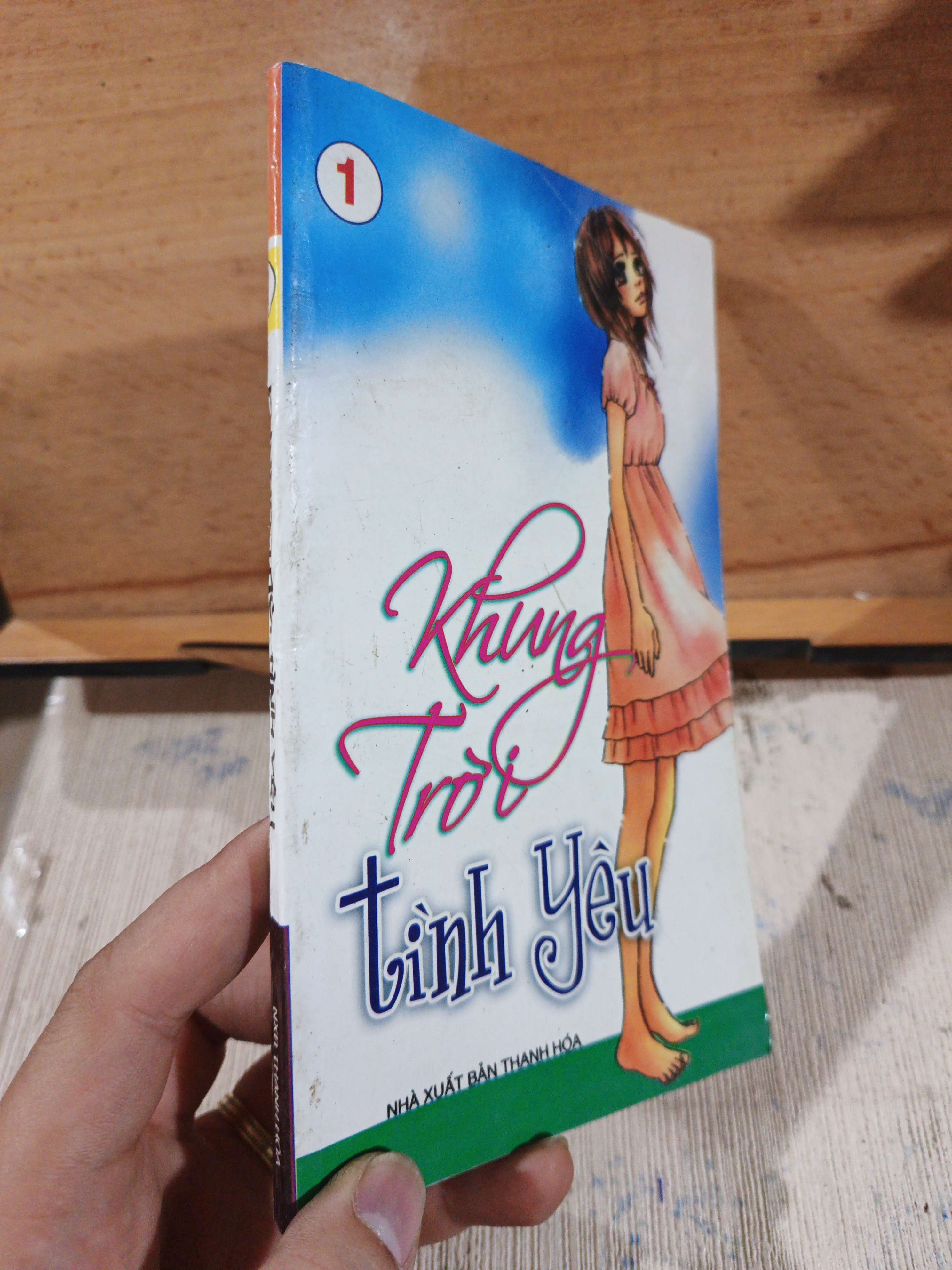 Khung Trời Tình Yêu 1 mới 80% (Truyện tranh ) HCM80526