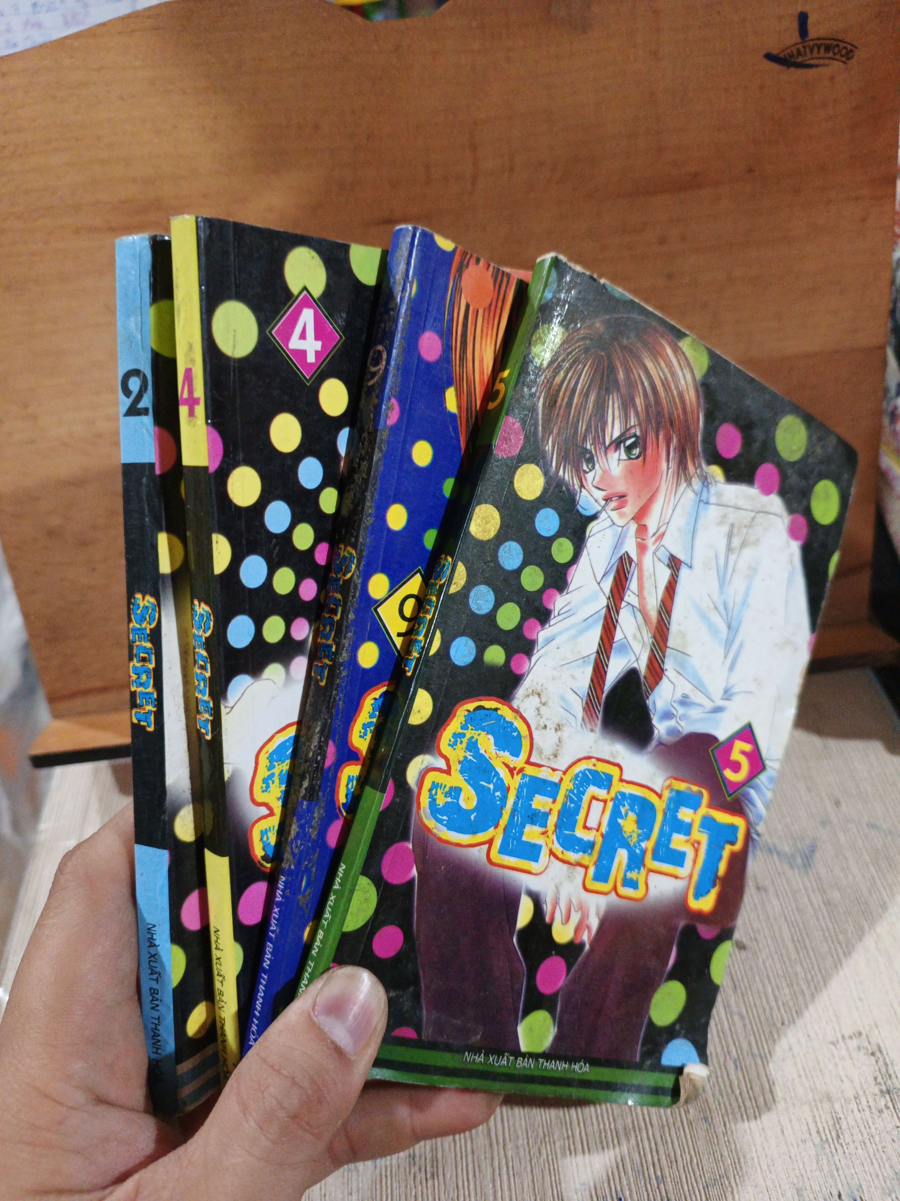Secret (2,4,5,9) mới 80% (Truyện tranh ) HCM80526