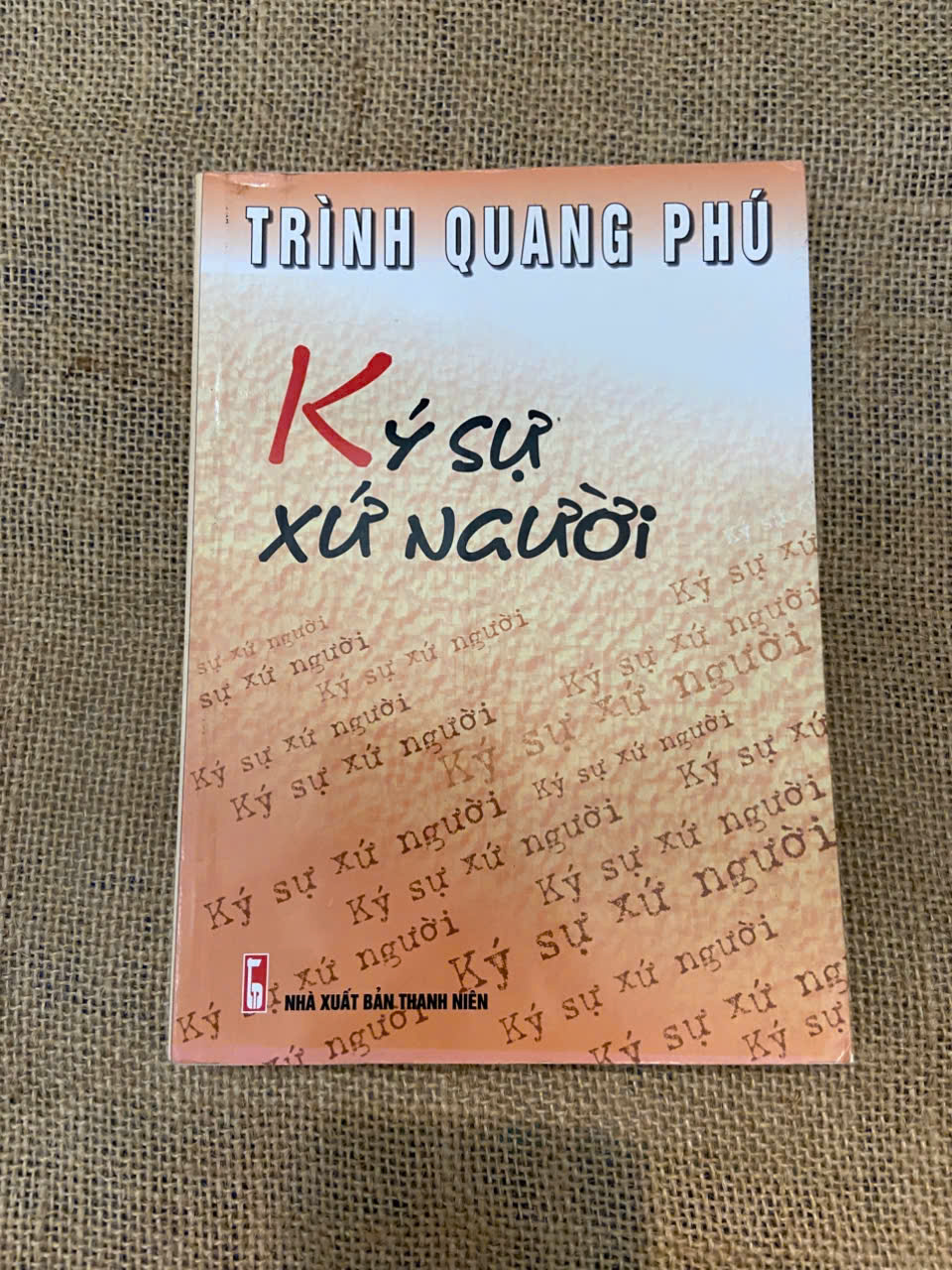 Ký sự xứ người - Trình Quang Phú Mới 90% (Sách văn học) NSX100526
