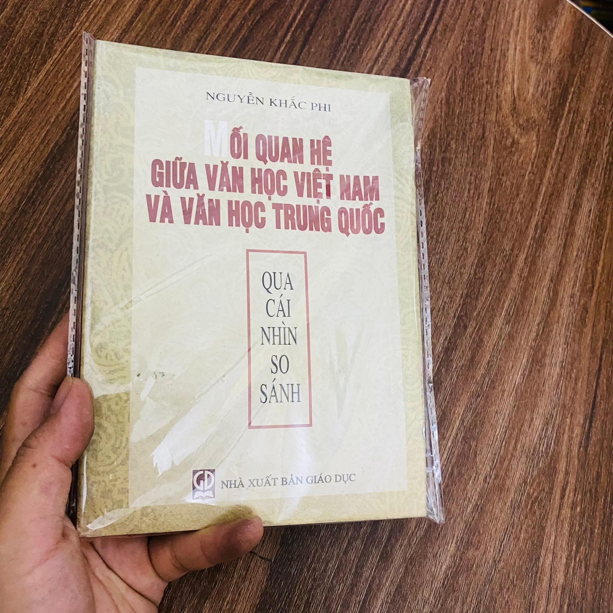 Mối quan hệ giữa văn học Việt Nam và văn học Trung Quốc qua cái nhìn so sánh (Sách văn học) NBHT