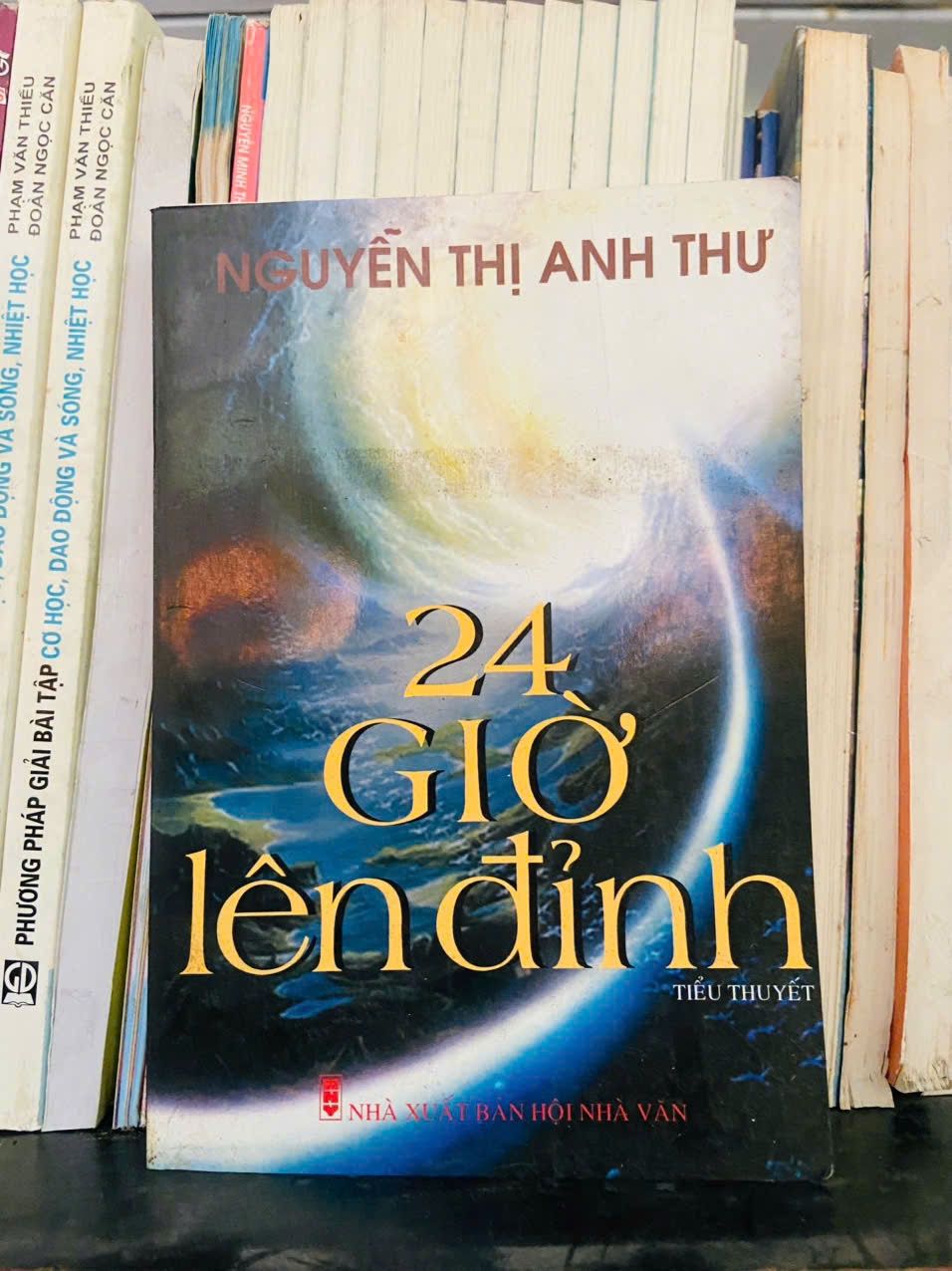 24 giờ lên đỉnh - Nguyễn Thị Anh Thư (Văn học Việt Nam) VAVO