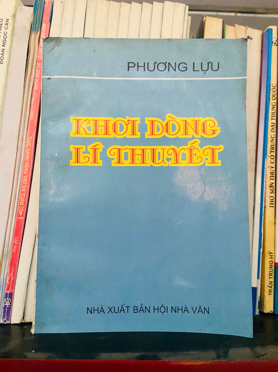 Khơi dòng lí thuyết - Phương Lựu (Sách chuyên khảo, khảo cứu) VAVO
