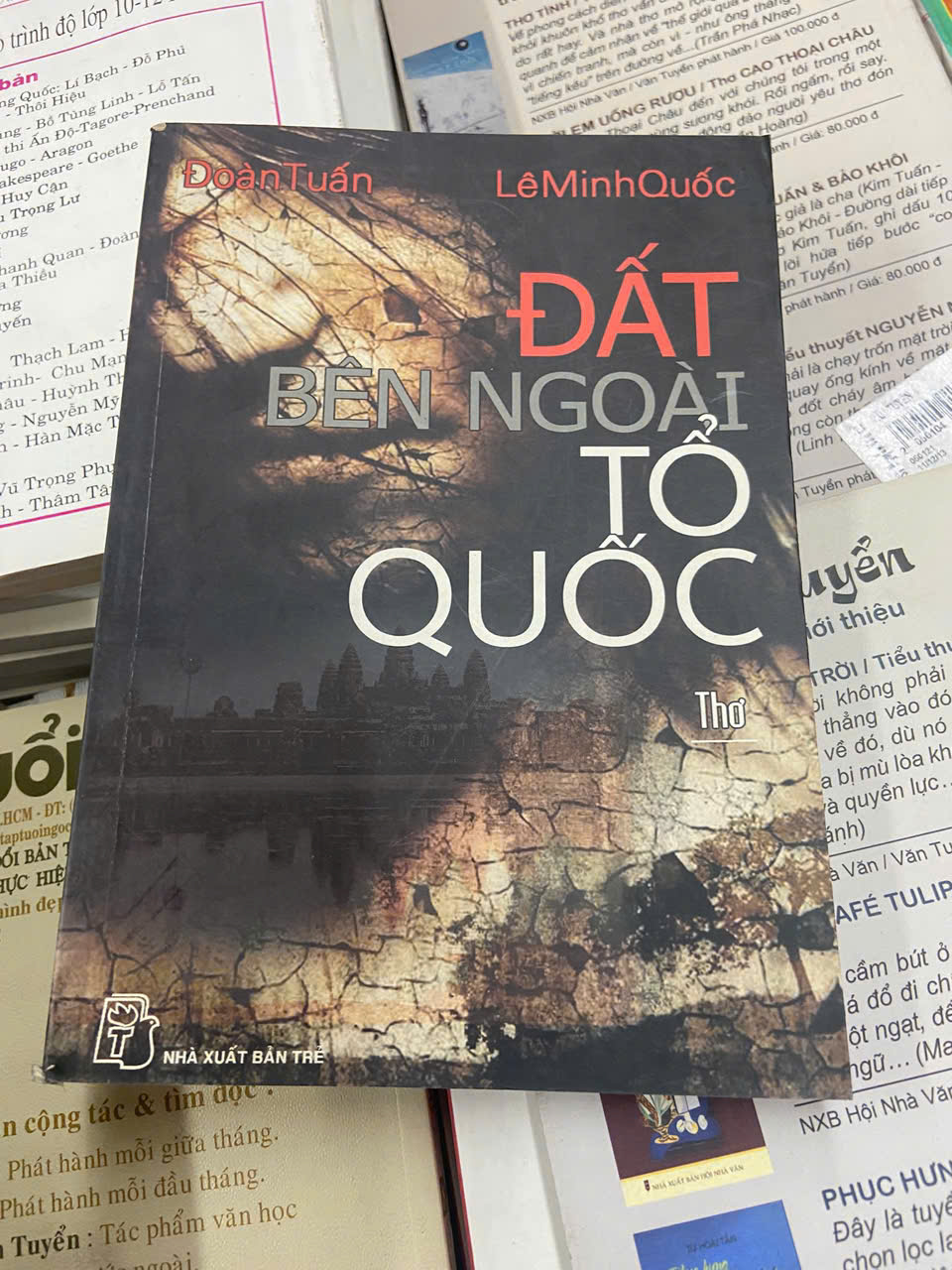 Đất bên ngoài Tổ Quốc - Lê Minh Quốc (Sách văn học) VAVO
