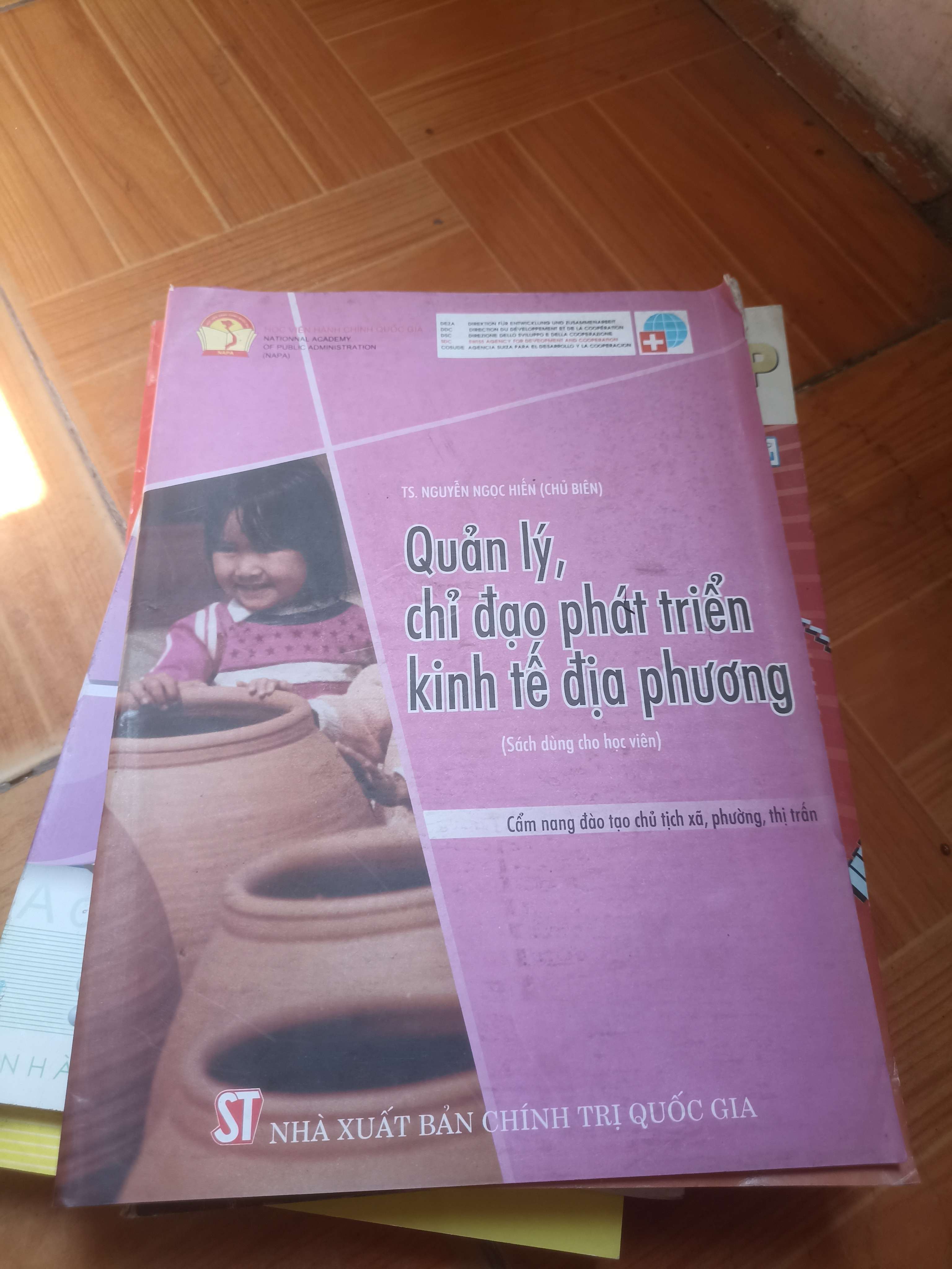 Quản lý, chỉ đạo phát triển kinh tế địa phương 2005 (Giáo trình đại học - cao đẳng) VAVO-A1T4
