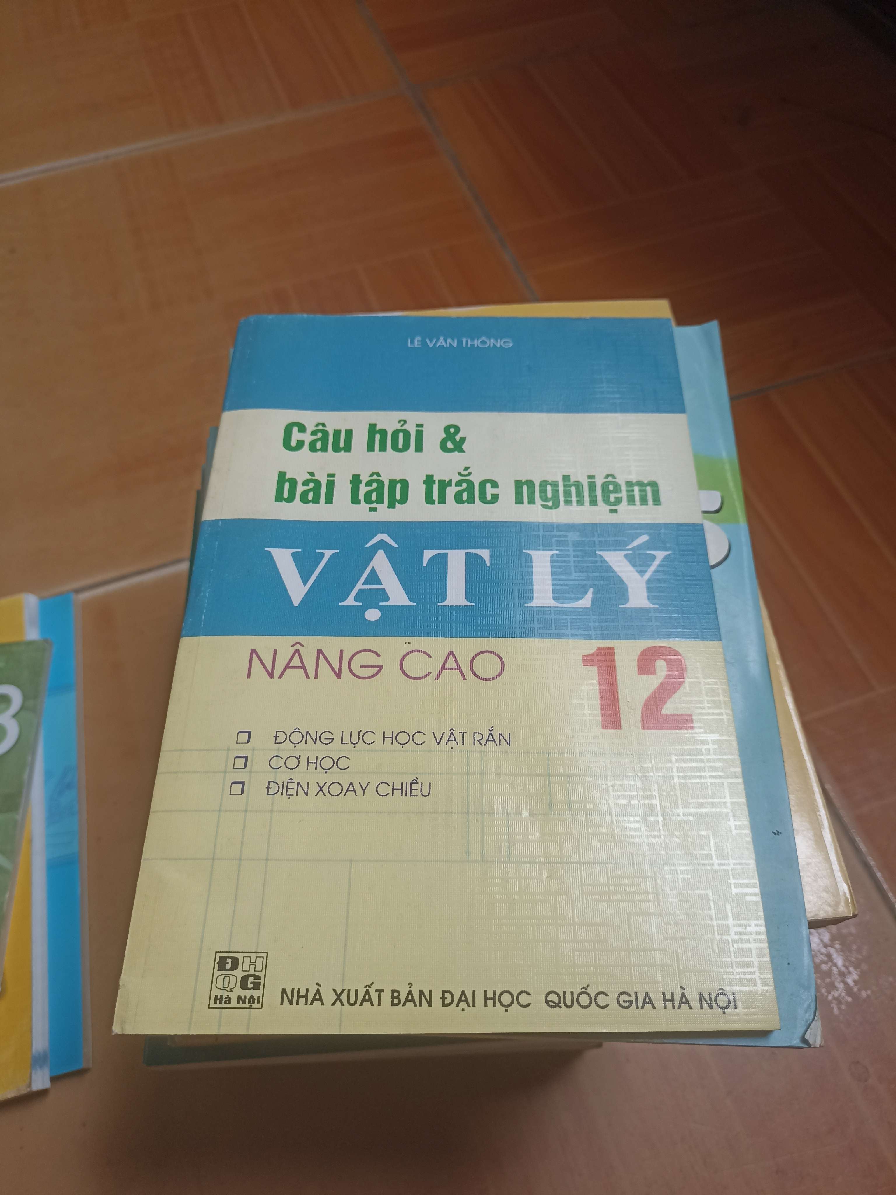 Câu hỏi và bài tập trắc nghiệm vật lý 12 nâng cao - Lê Văn Thông 2006 (Sách giáo khoa - giáo trình) VAVO-AK4ST1