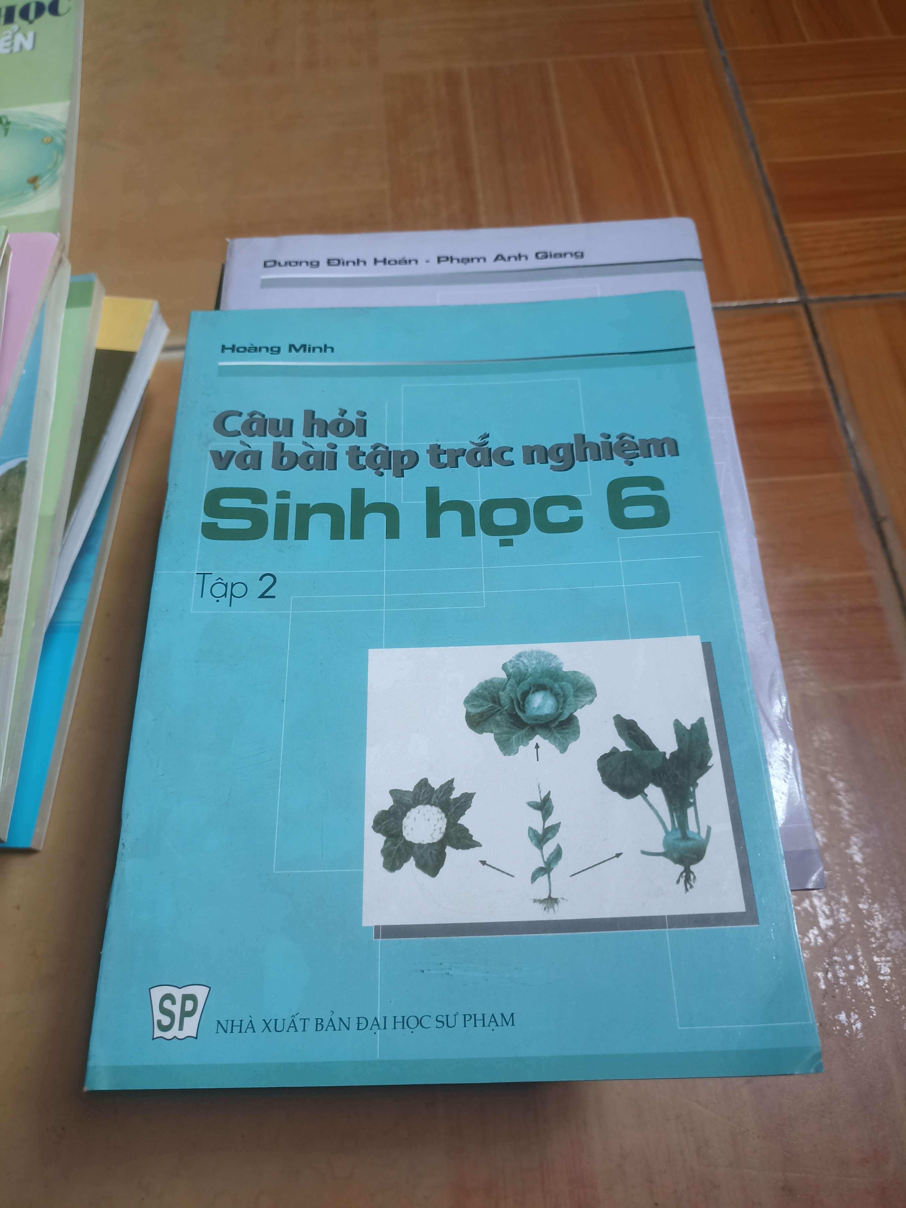 Câu hỏi và bài tập trắc nghiệm sinh học 6 tập 2 - Hoàng Minh 2005 (Sách giáo khoa - giáo trình) VAVO-AK4ST1