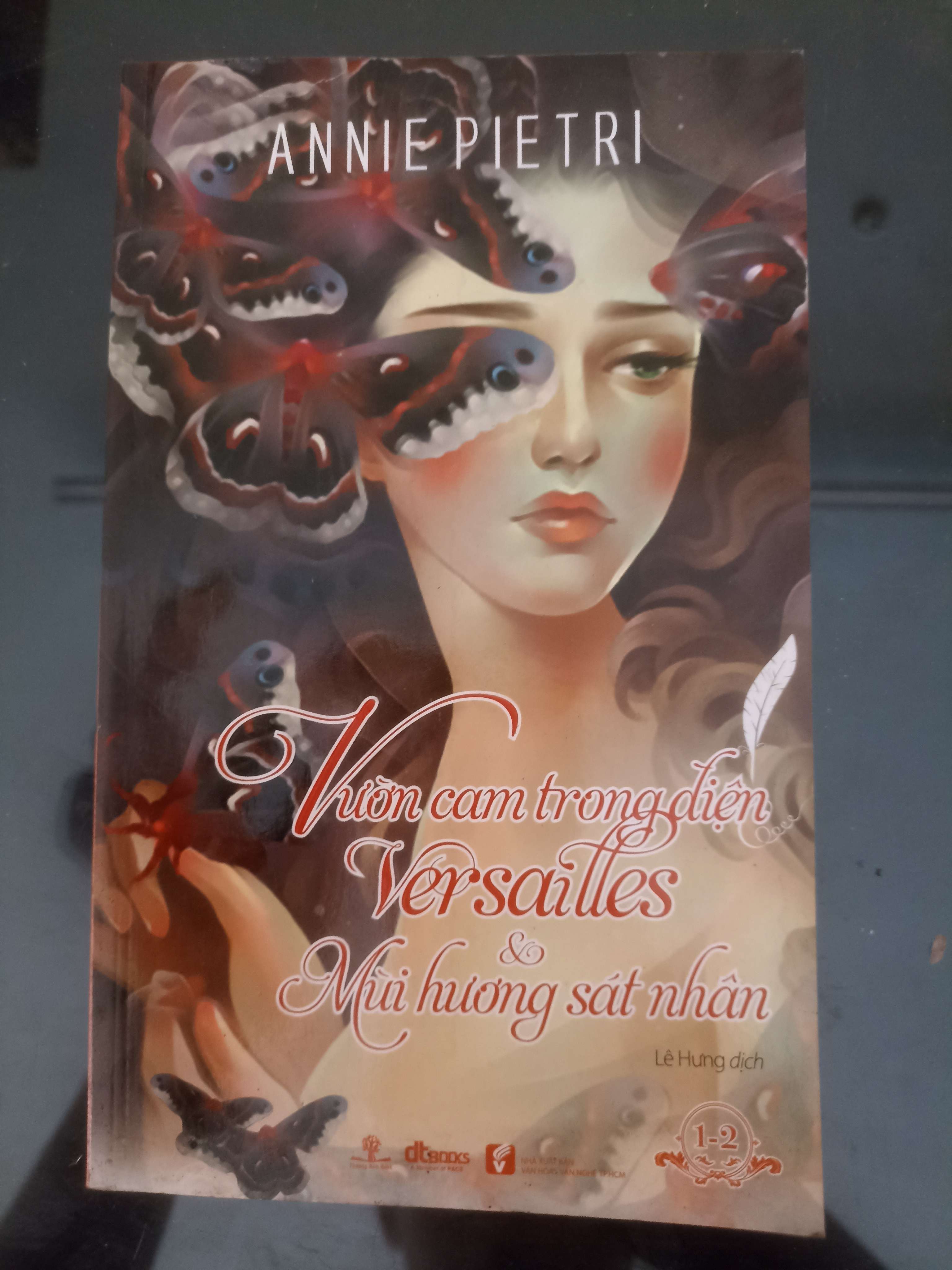 Vườn Cam Trong Điện Versailles & Mùi Hương Sát Nhân - Annie Pietri (Văn học nước ngoài) VAVO