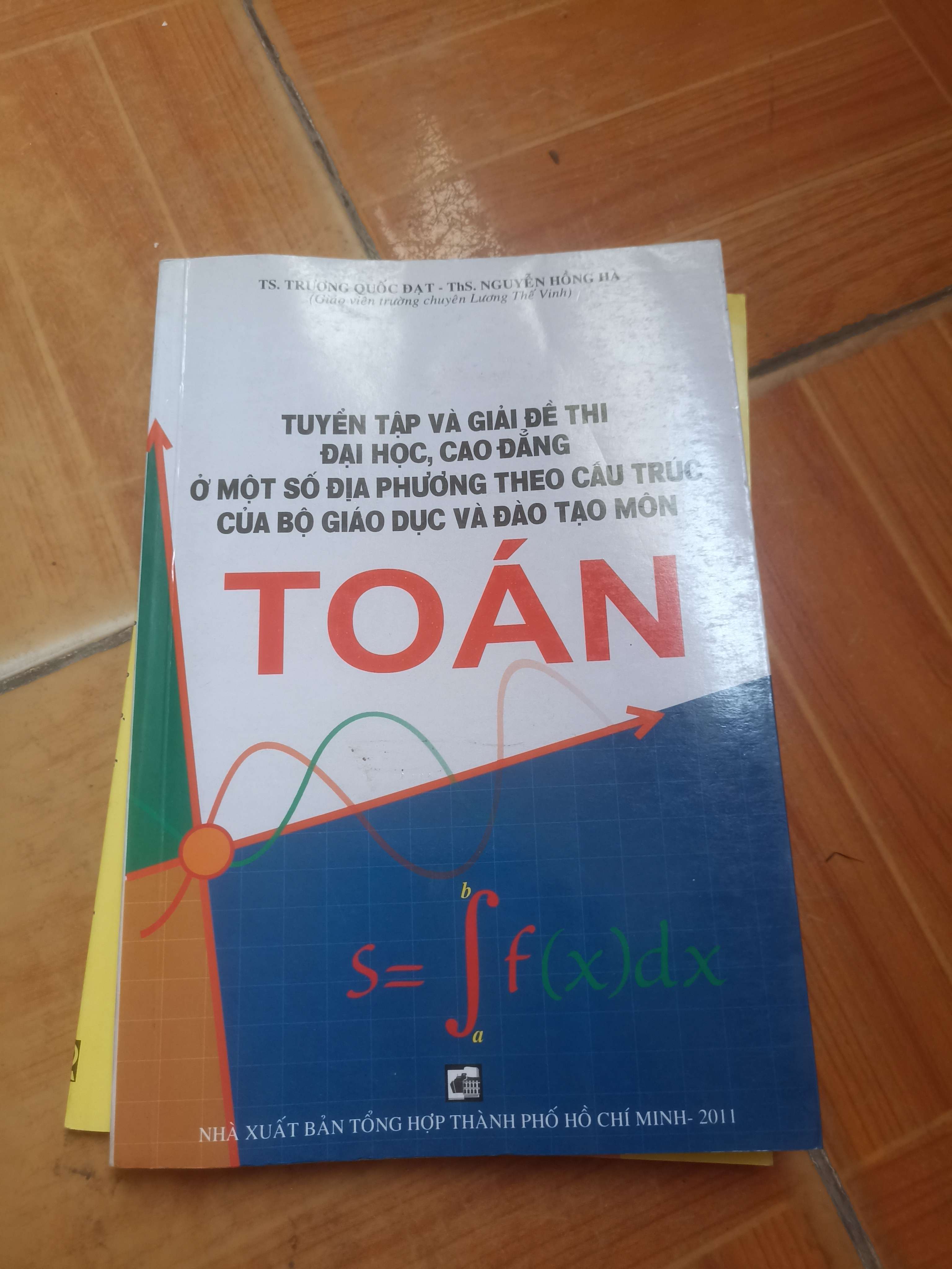 Tuyển tập và giải đề thi đại học, cao đẳng ở một số địa phương theo cấu trúc của bộ giáo dục và đào tạo môn toán - Trương Quốc Đạt 2011 (Sách giáo khoa - giáo trình) VAVO-AK5ST2