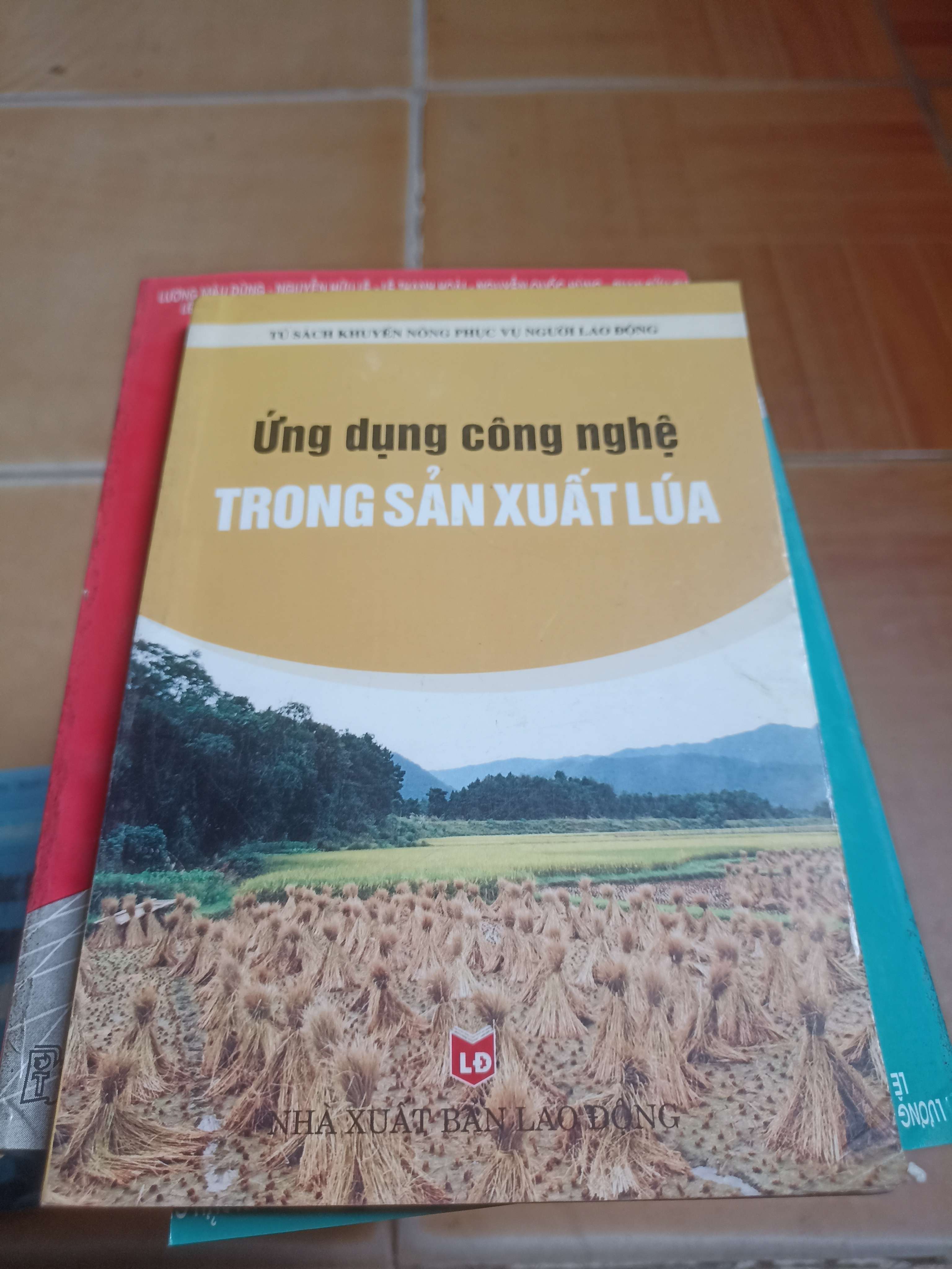 Ứng dụng công nghệ trong sản xuất lúa 2006 (Sách giáo khoa - giáo trình) VAVO-A1T3