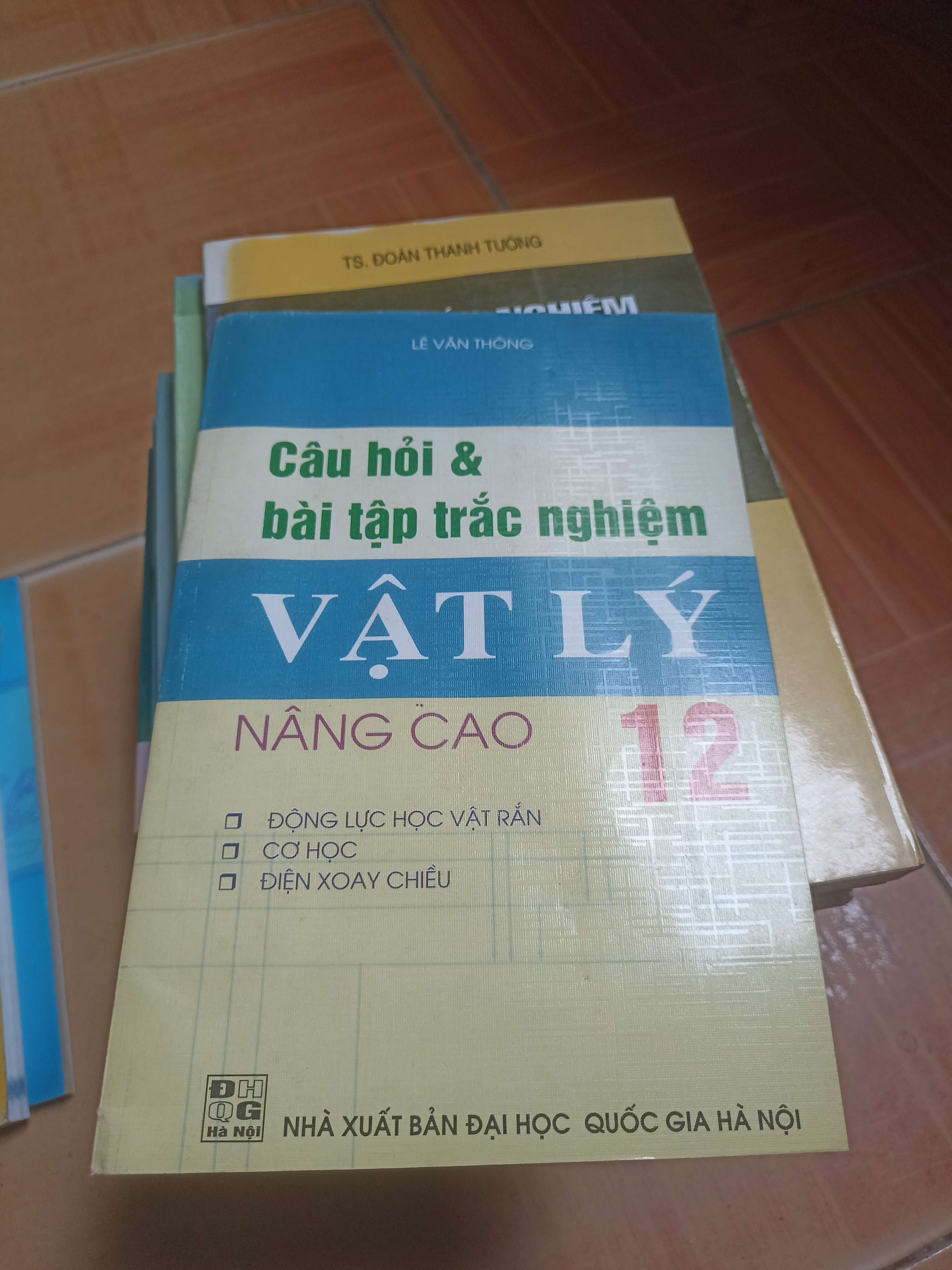 Câu hỏi và bài tập trắc nghiệm vật lý nâng cao 12 - Lê Văn Thông 2008 (Sách giáo khoa - giáo trình) VAVO-AK4ST1