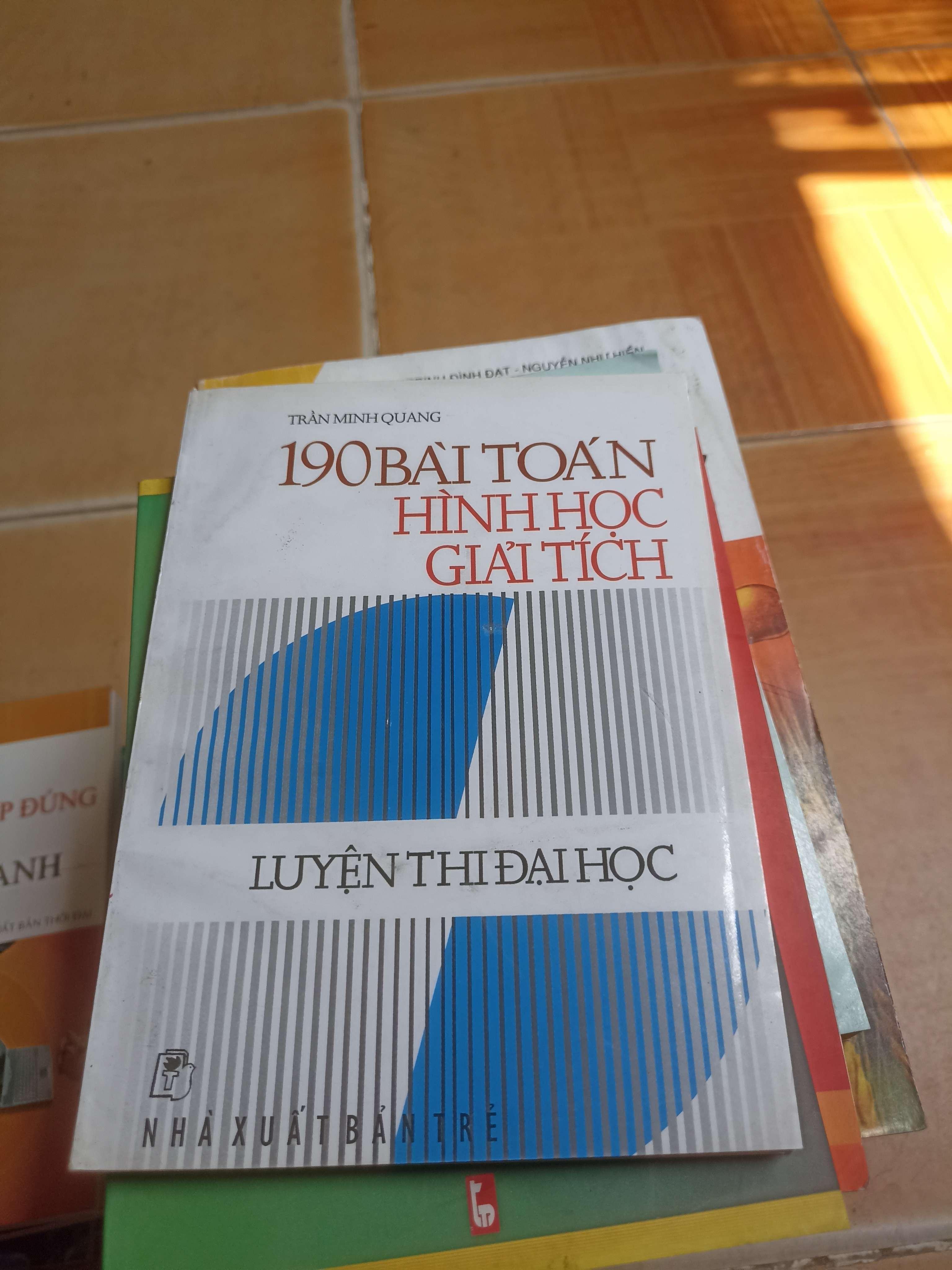 190 bài toán hình học giải tích luyện thi đại học - Trần Minh Quang 2000 (Sách giáo khoa - giáo trình) VAVO-A1T3