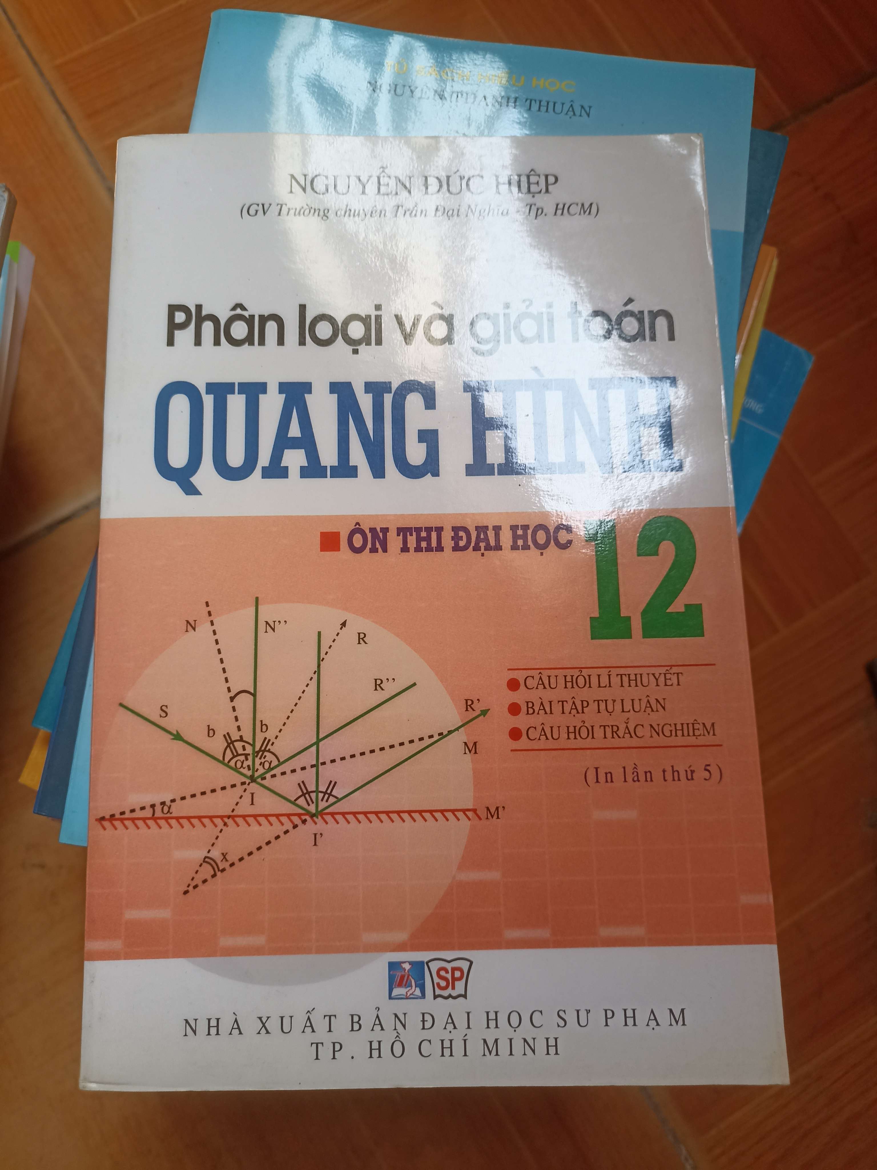 Phân loại và giải toán quang hình 12 - Nguyễn Đức Hiệp 2011 (Sách giáo khoa - giáo trình) VAVO-AK5ST1