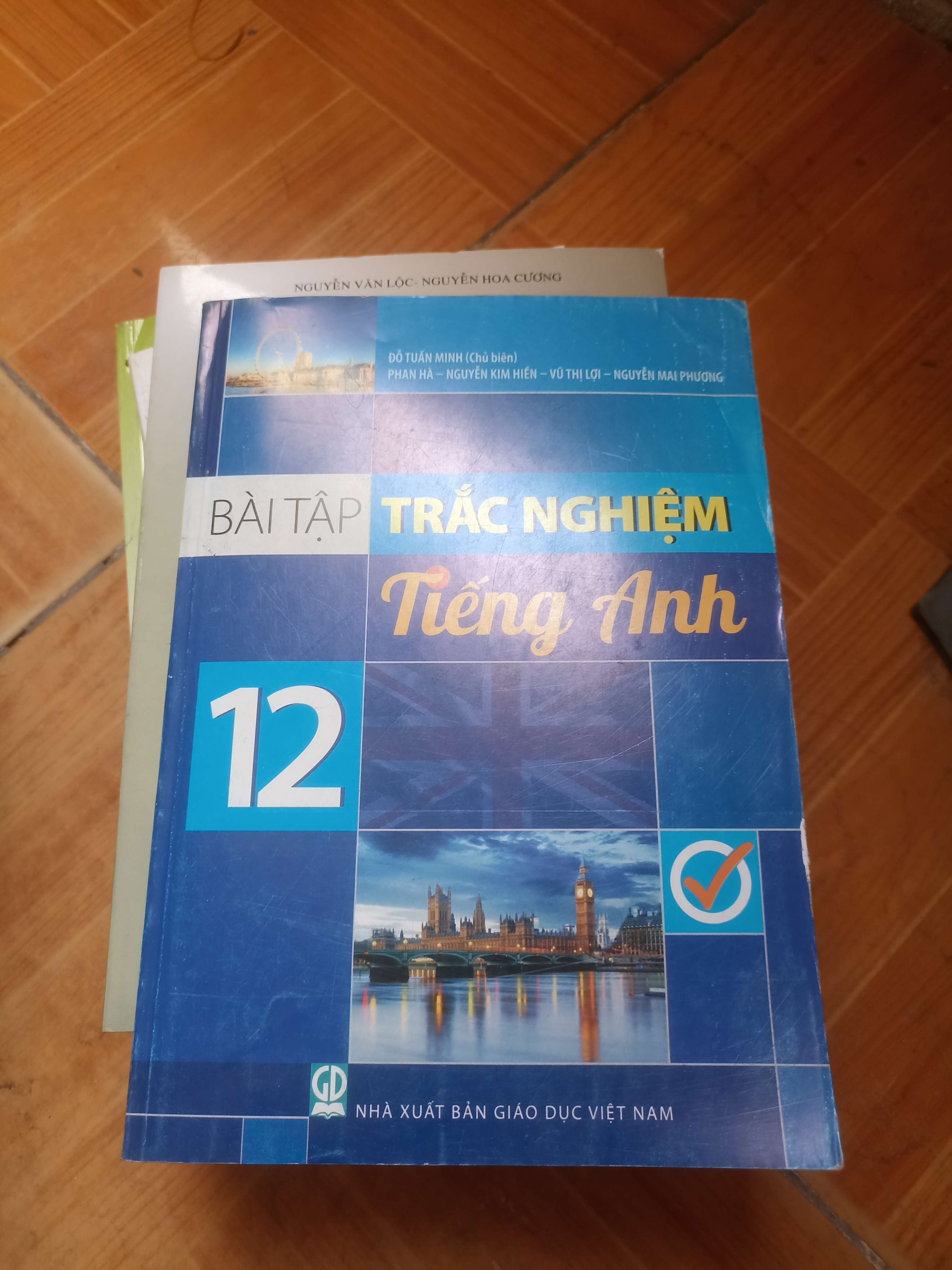 Bài tập trắc nghiệm tiếng anh 12 - Đỗ Xuân Vinh 2017 (Giáo khoa) VAVO-AK5ST1