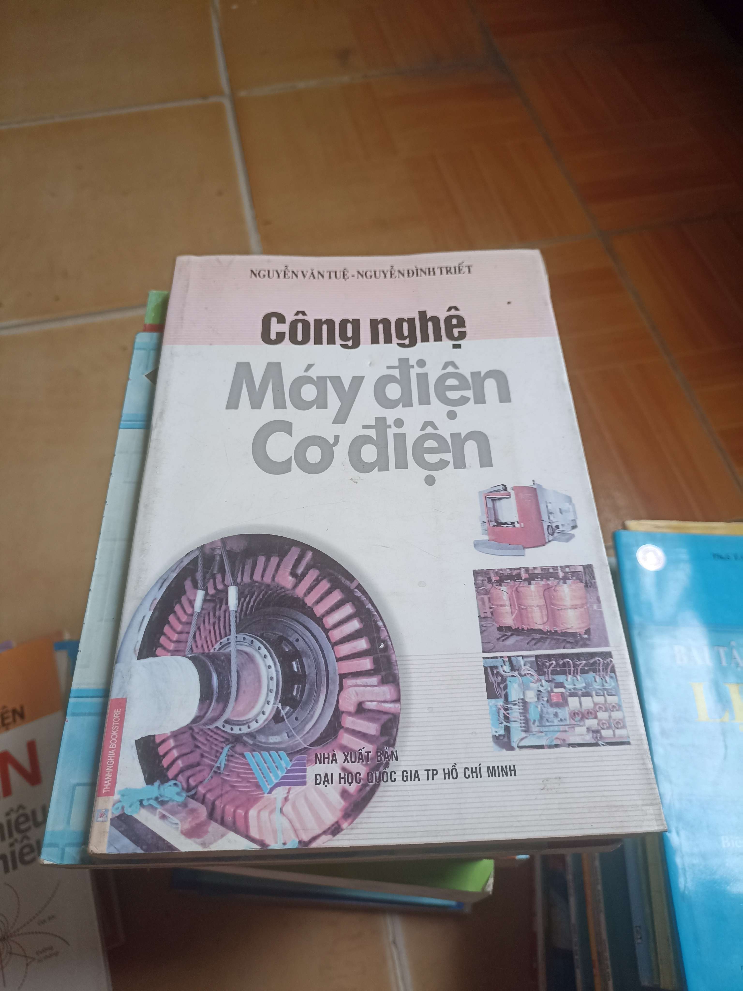 Công nghệ máy điện cơ điện - Nguyễn Văn Tuệ 2009 (Sách giáo khoa - giáo trình) VAVO-AK4ST1