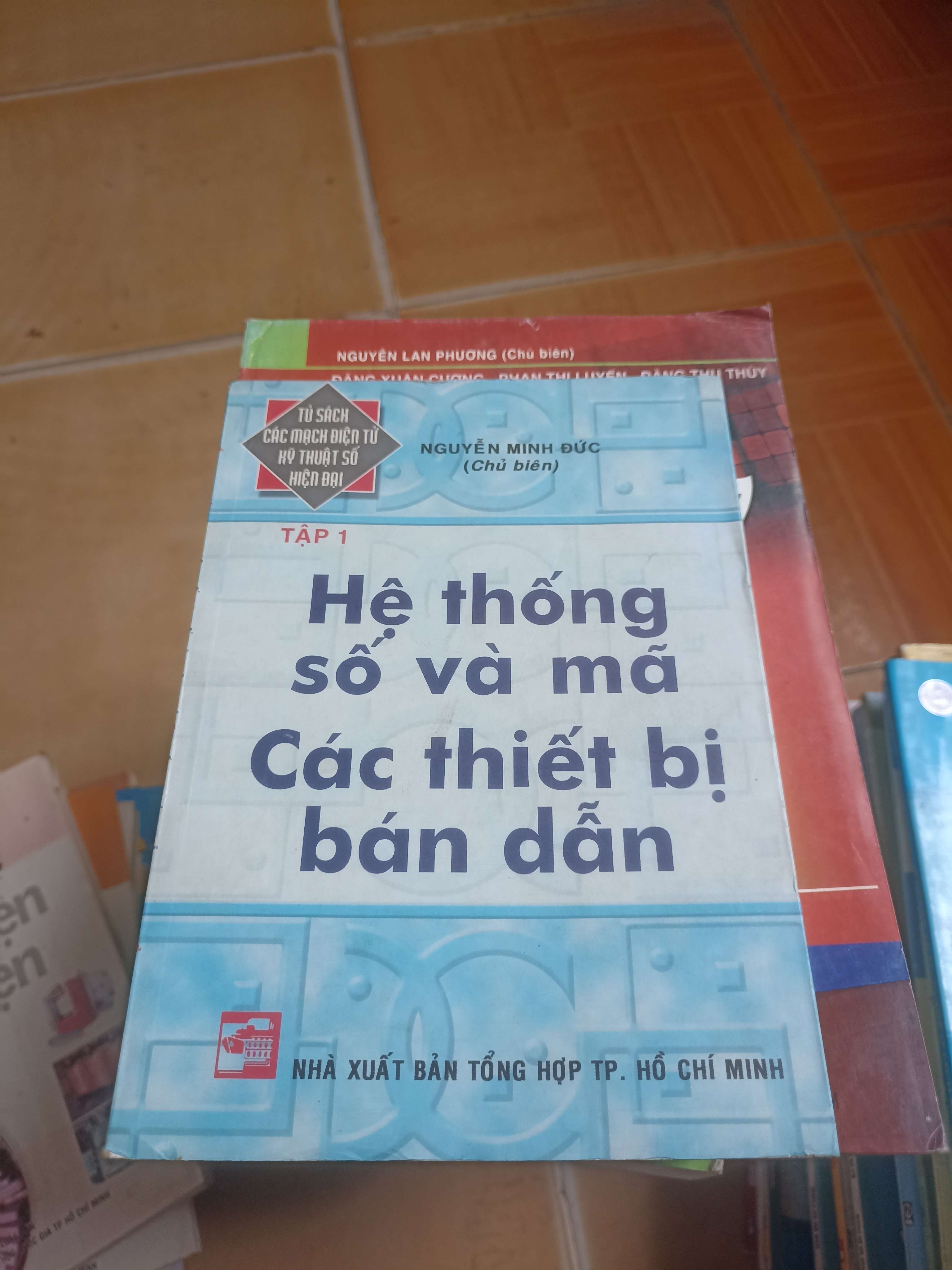 Hệ thống số và mã các thiết bị bán dẫn - Nguyễn Minh Đức 2004 (Sách giáo khoa - giáo trình) VAVO-AK4ST1