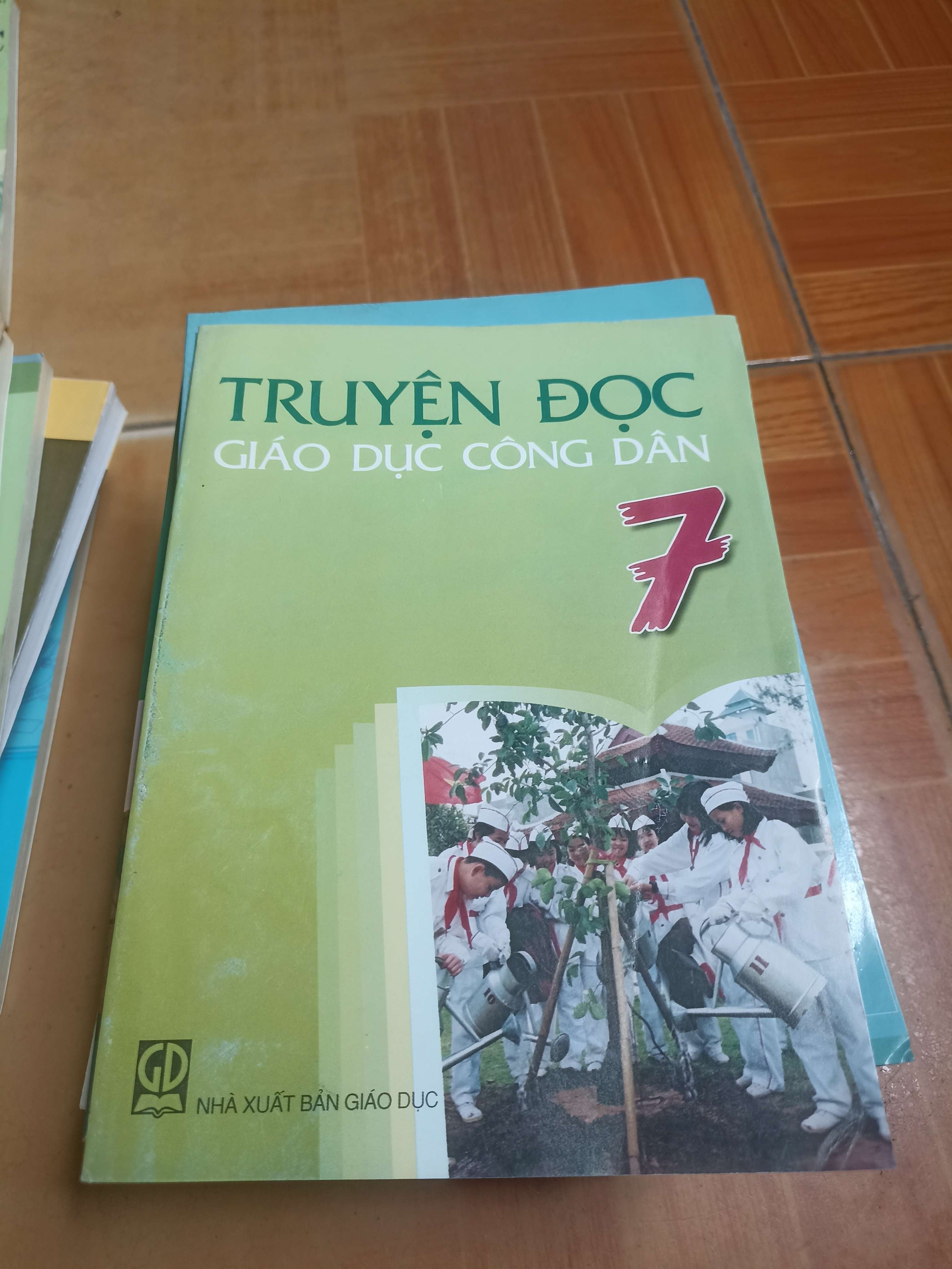 Truyện đọc giáo dục công dân 7 2003 (Sách giáo khoa - giáo trình) VAVO-AK4ST1