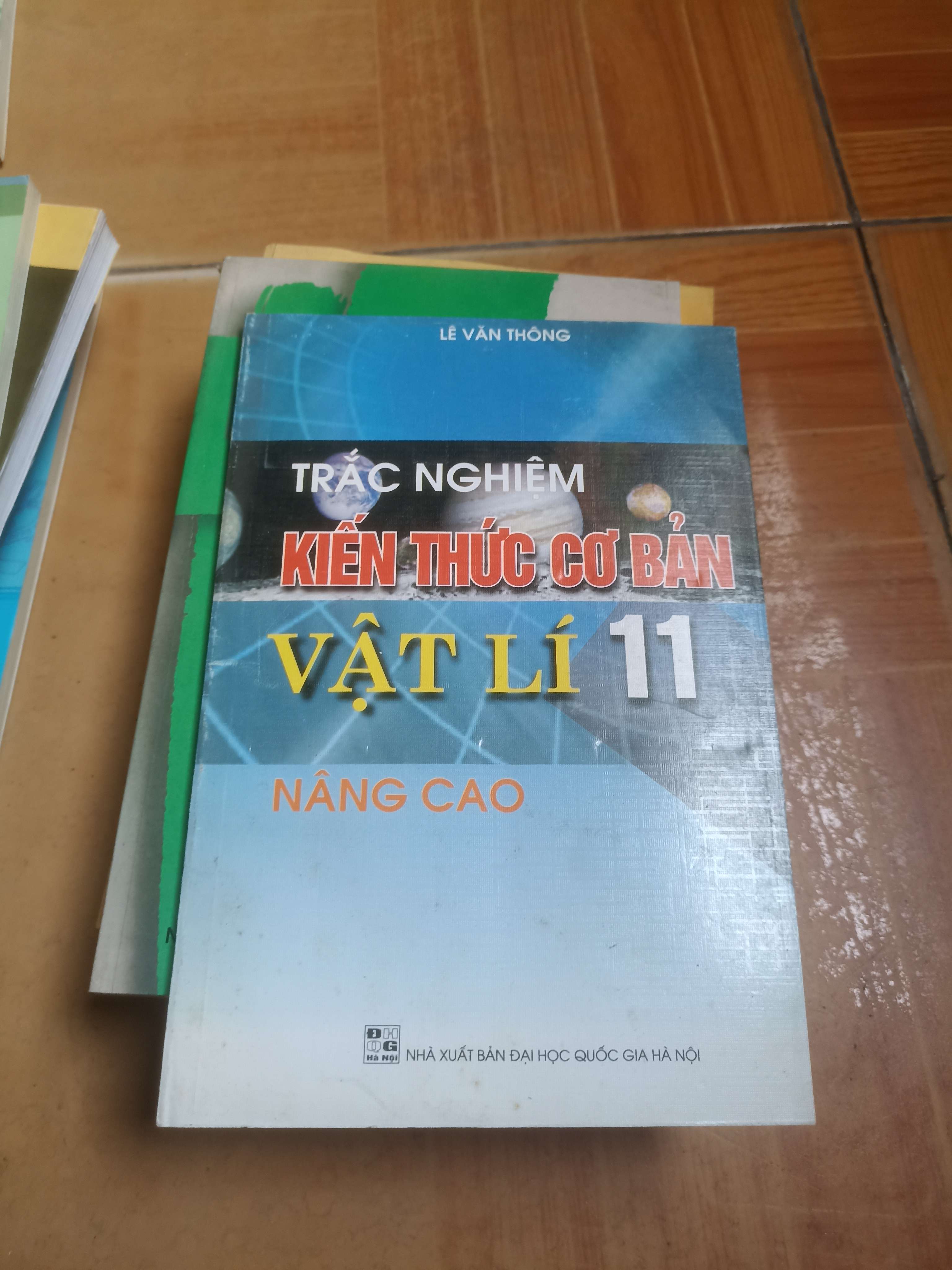 Trác nghiệm kiến thức cơ bản vật lý 11 nâng cao - Lê Văn Thông 2007 (Sách giáo khoa - giáo trình) VAVO-AK4ST1