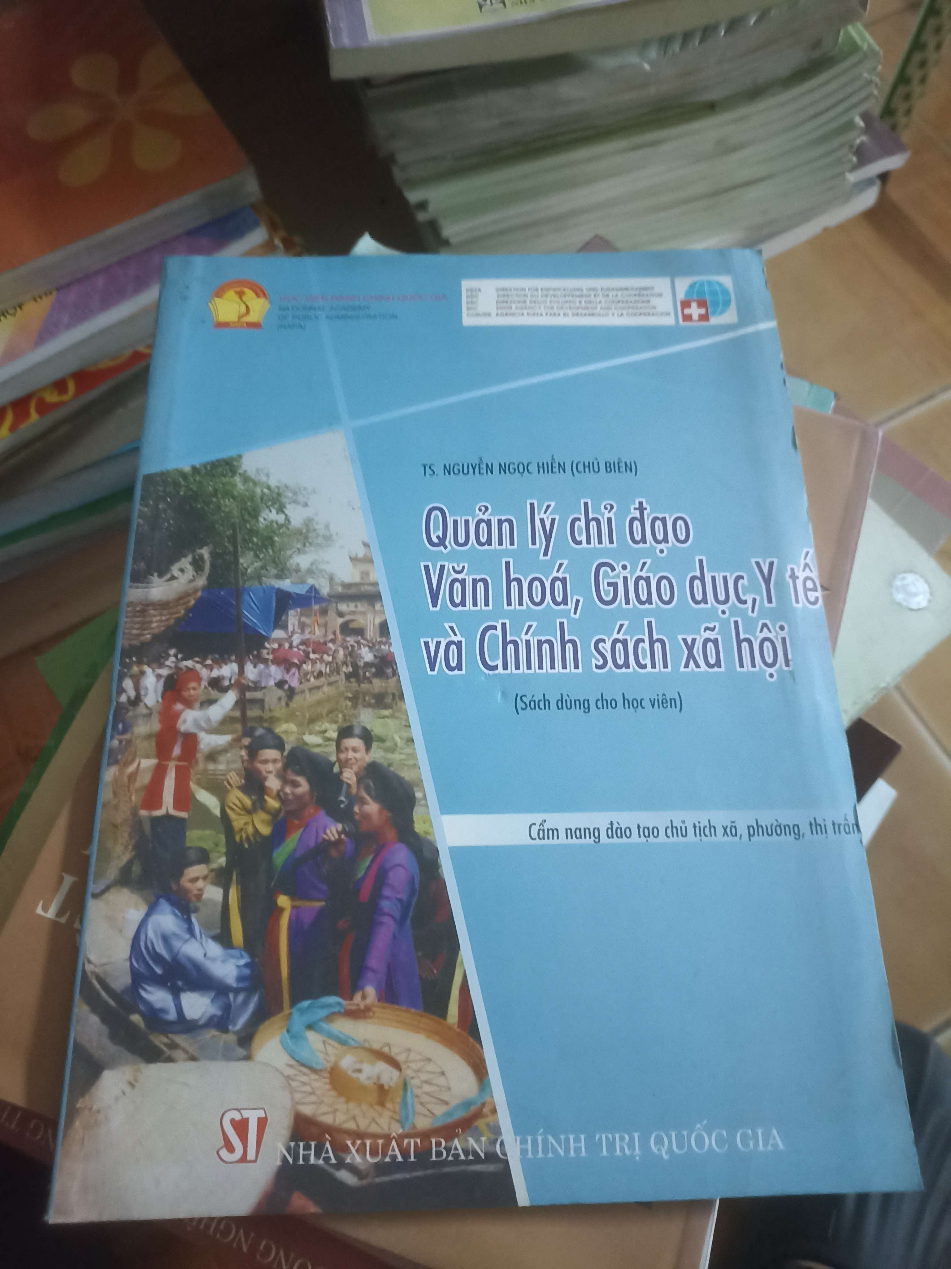 Quản lý chỉ đạo văn hóa, giáo dục, Y tế và chính sách xã hội (sách dành cho học viên) - Nguyễn Ngọc Hiền 2005 (Sách chính trị - pháp lý) VAVO-AK4ST4