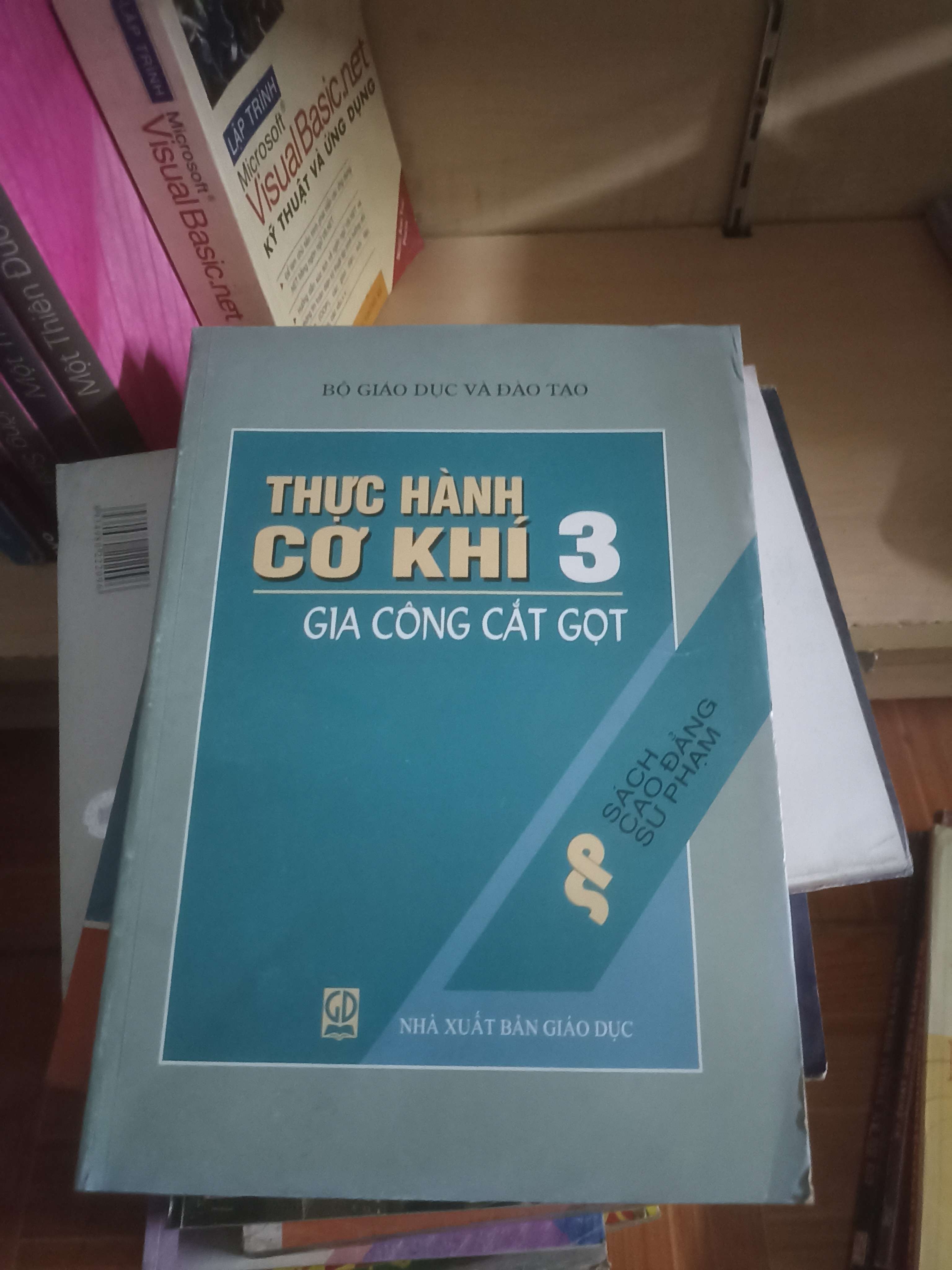 Thực hành cơ khí gia công cắt gọt 3 2001 (Sách giáo khoa - giáo trình) VAVO-AK4ST4