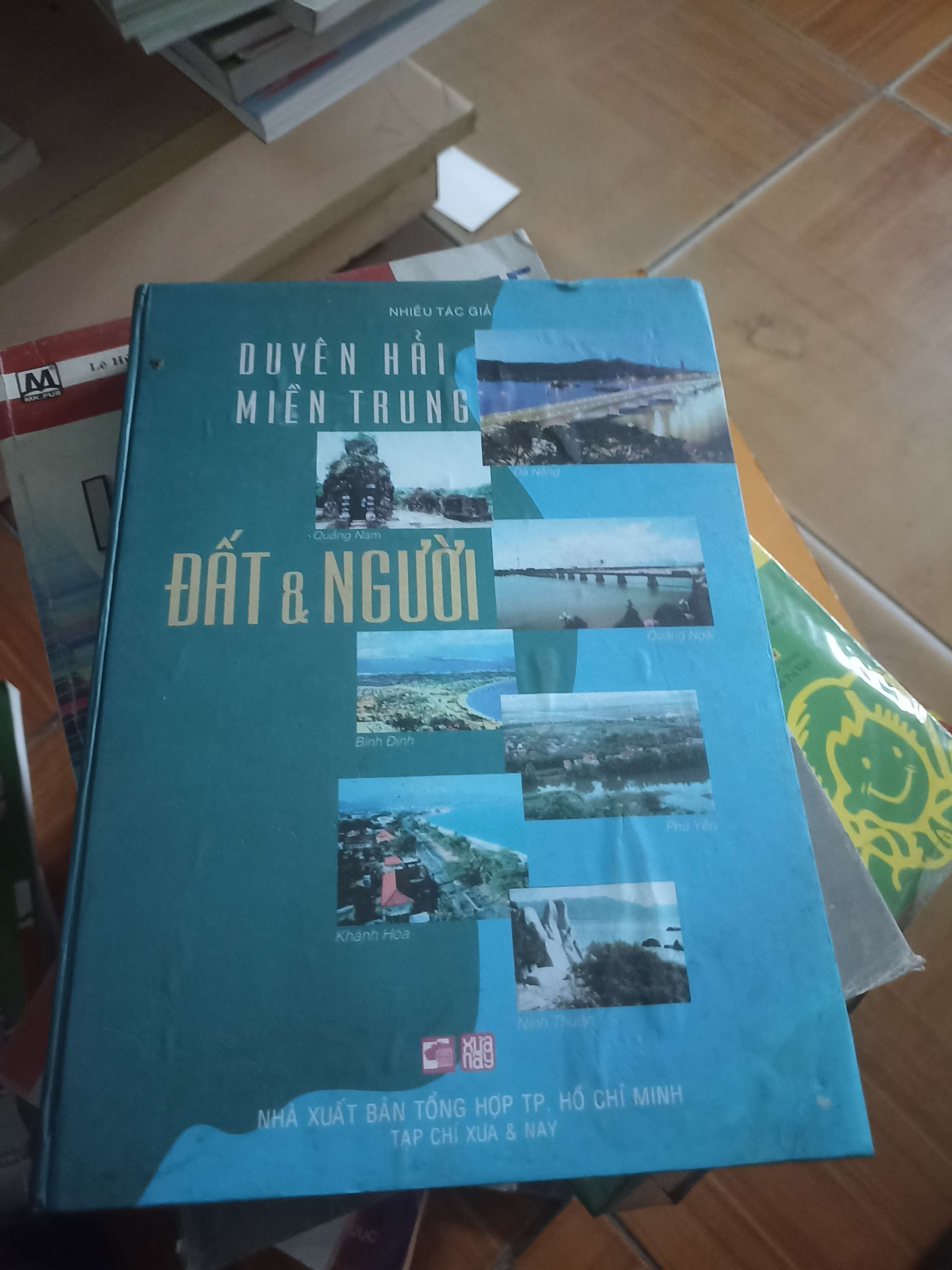 Duyên Hải Miền Trung Đất Và Người 2004 (Giáo trình đại học - cao đẳng) VAVO-AK4ST4