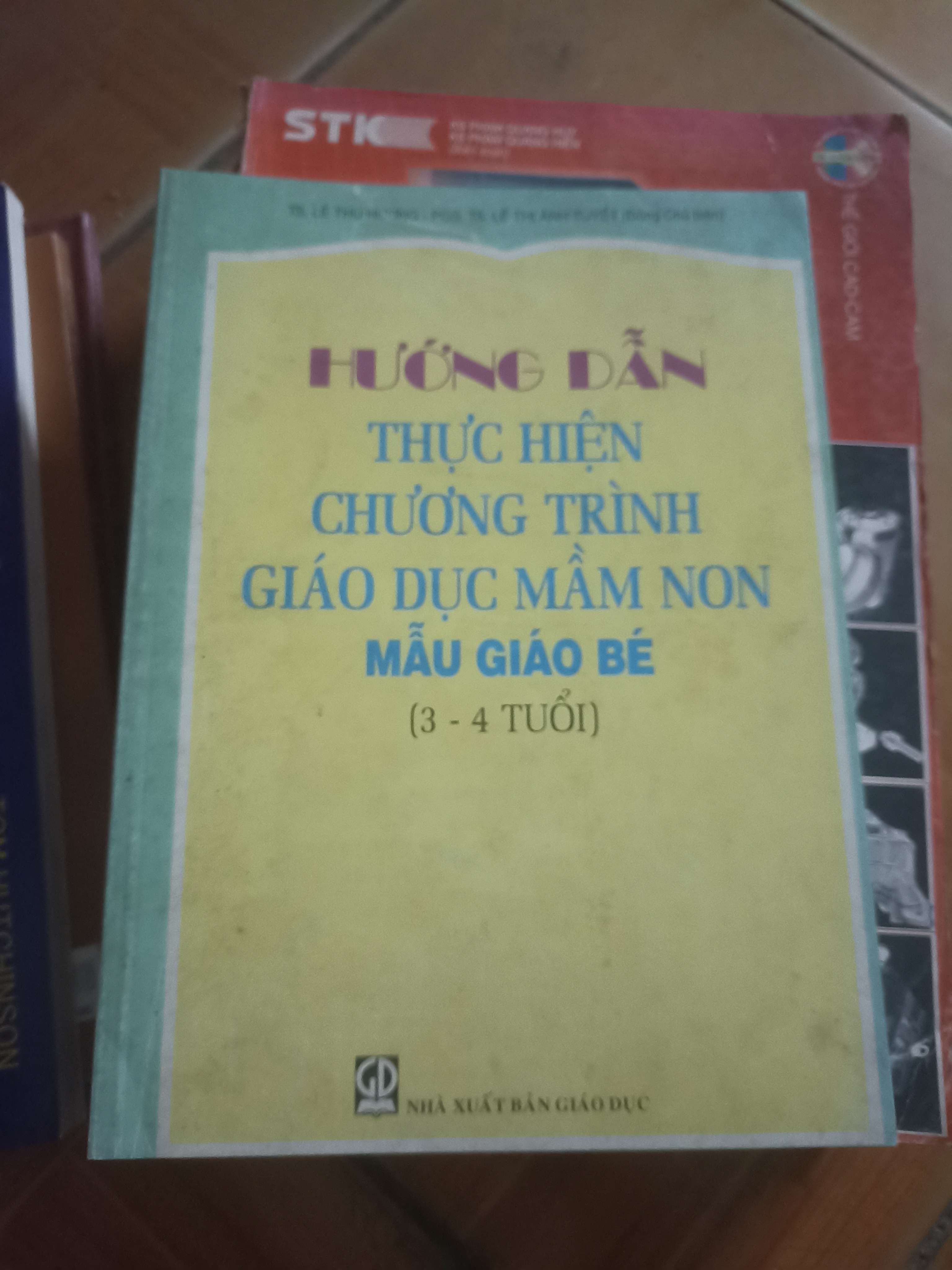 Hướng dẫn thực hiện chương trình giáo dục mầm non mẫu giáo bé 3-4 tuổi - Lê Thu Hương 2009 (Sách giáo khoa - giáo trình) VAVO-AK4ST4