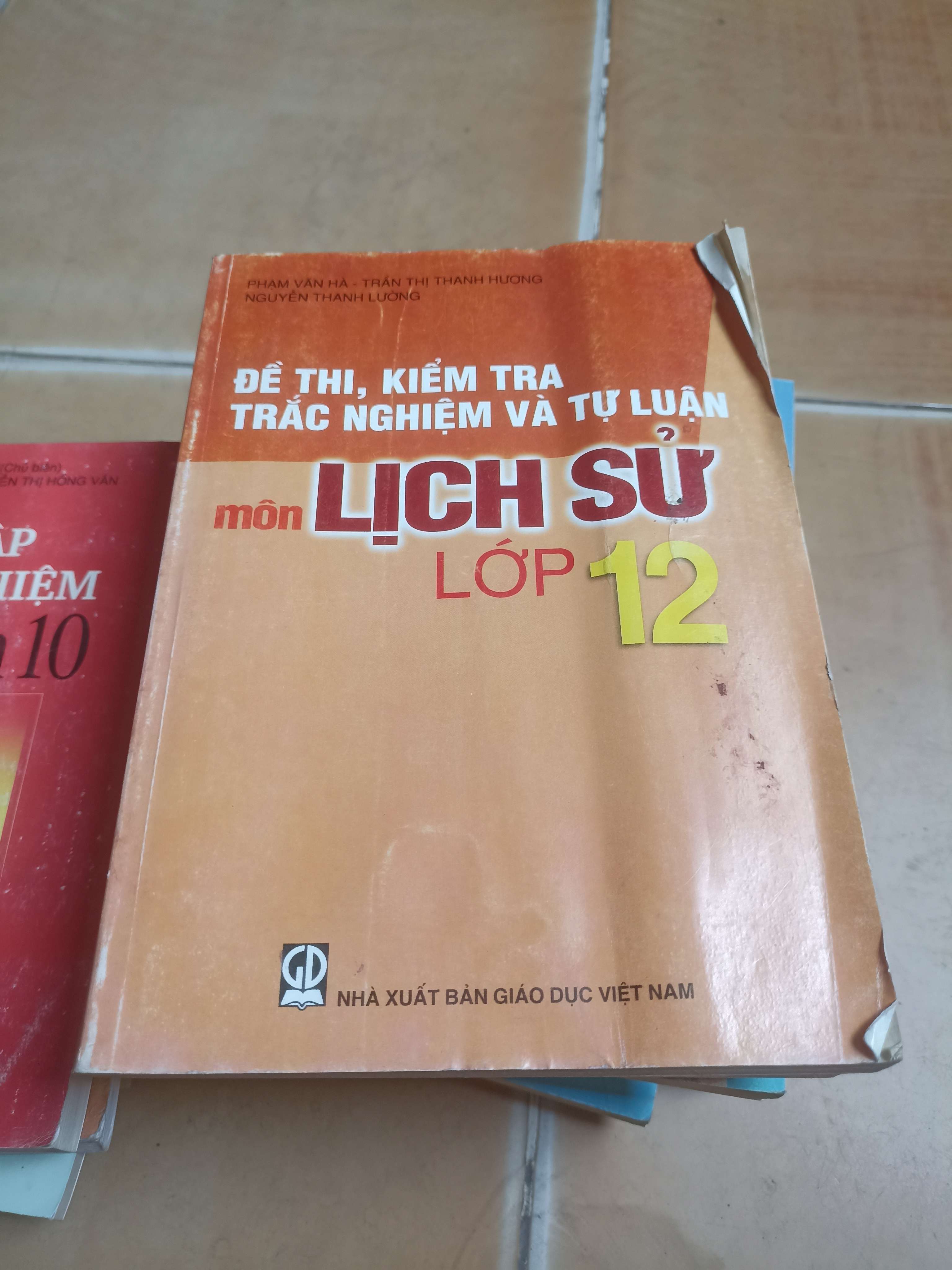Đề thi, kiểm tra, trắc nghiệm và tự luận môn lịch sử lớp 12 - Phạm Văn Hà, Trần Thị 2009 (Sách giáo khoa - giáo trình) VAVO-A1T2