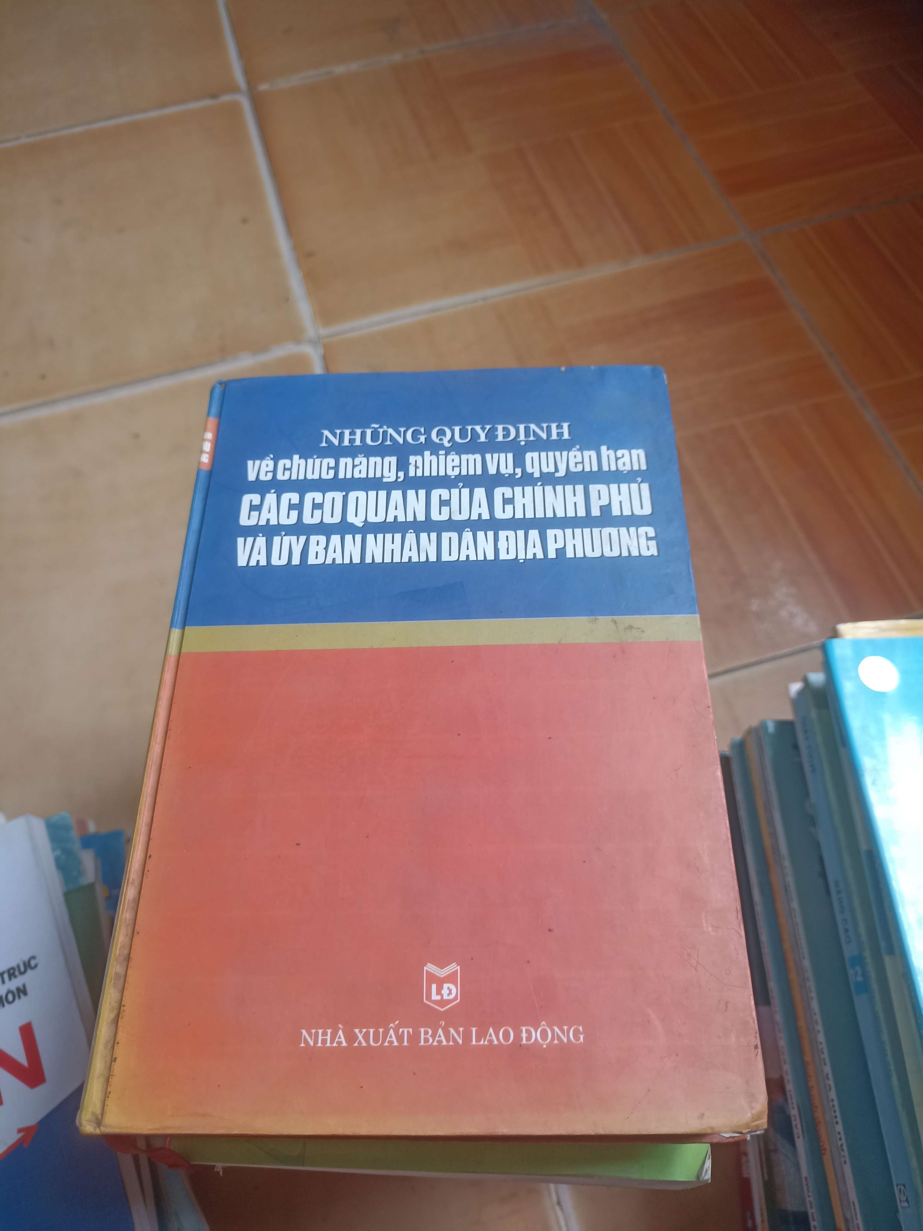 Những quy định về chức năng, nhiệm vụ, quyền hạn các cơ quan của chính phủ và ủy ban nhân dân địa phương 2005 (Sách kiến thức tổng hợp) VAVO-AK4ST1