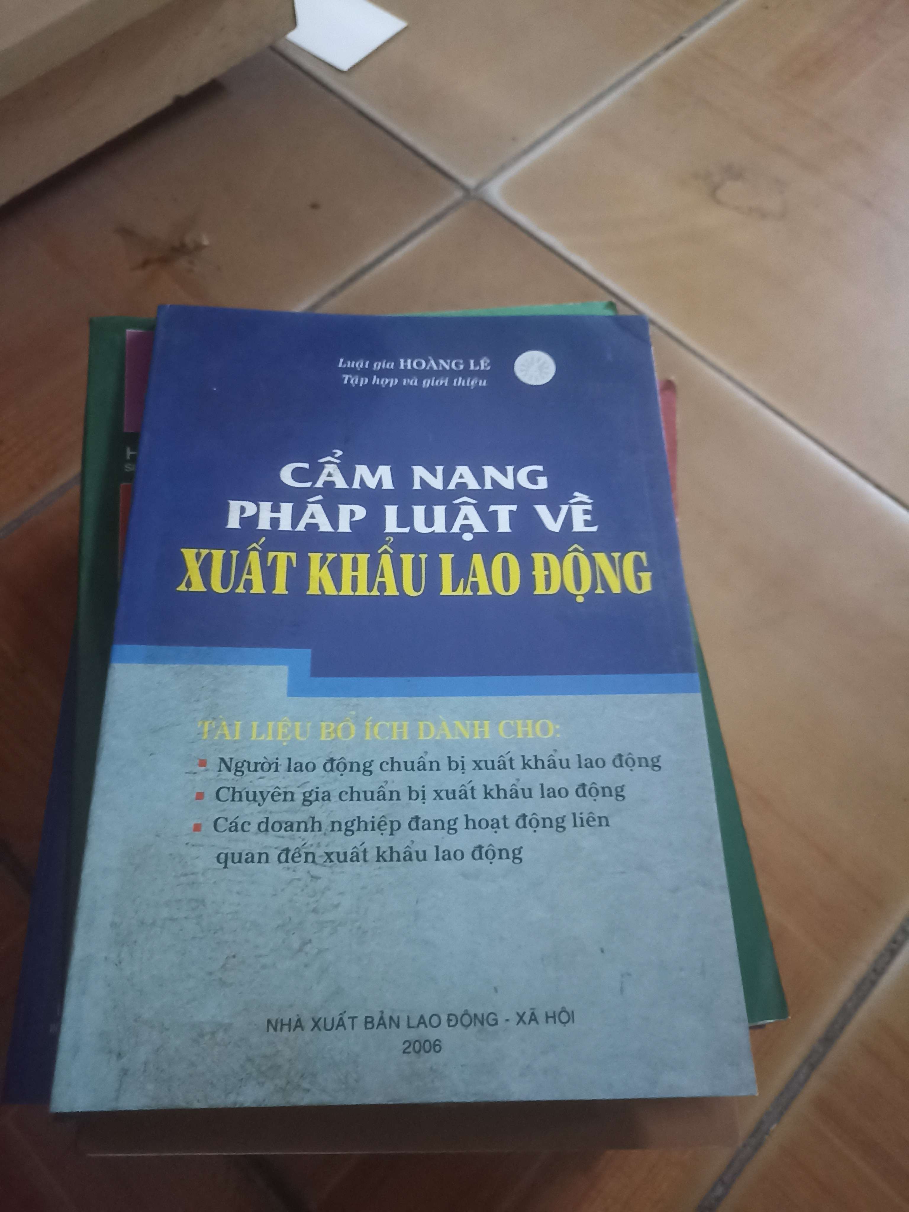 Cẩm nang pháp luật về xuất khẩu lao động - Hoàng Lê 2006 (Sách giáo khoa - giáo trình) VAVO-AK4ST4