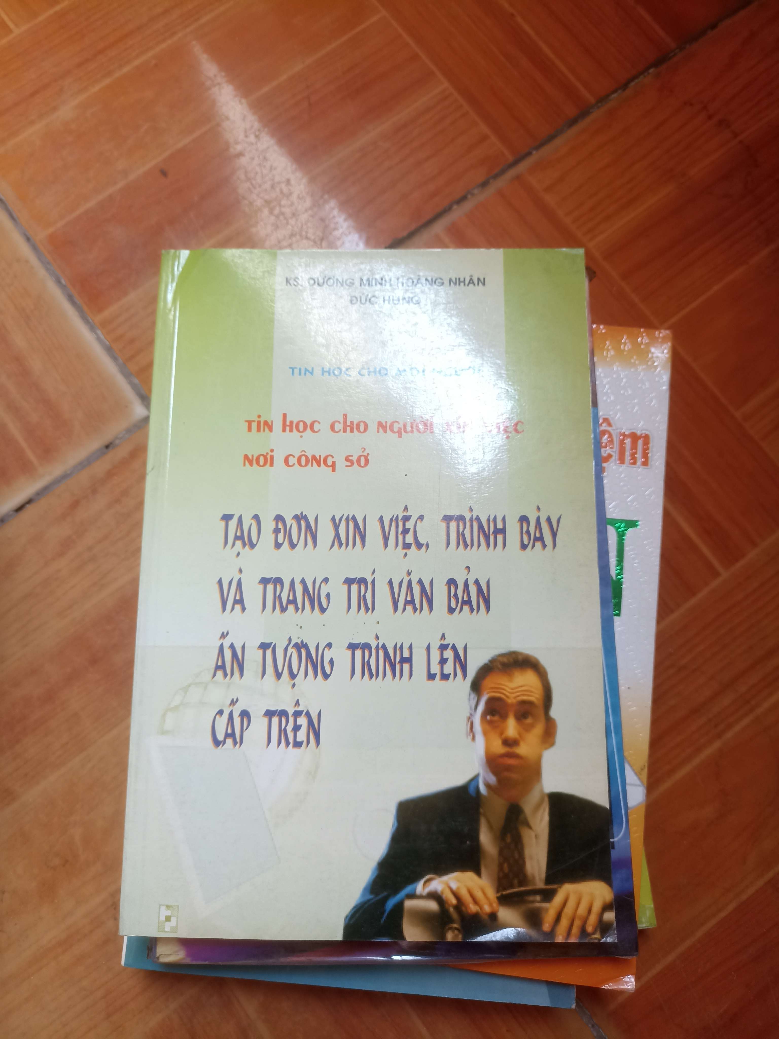 Tin học cho người tìm việc nơi công sở: Tạo đơn xin việc, trình bày và trang trí văn bản ấn tượng trình lên cấp trên - Kỹ Dương, Minh Đăng 2007 (Sách giáo khoa - giáo trình) VAVO-AK5ST1