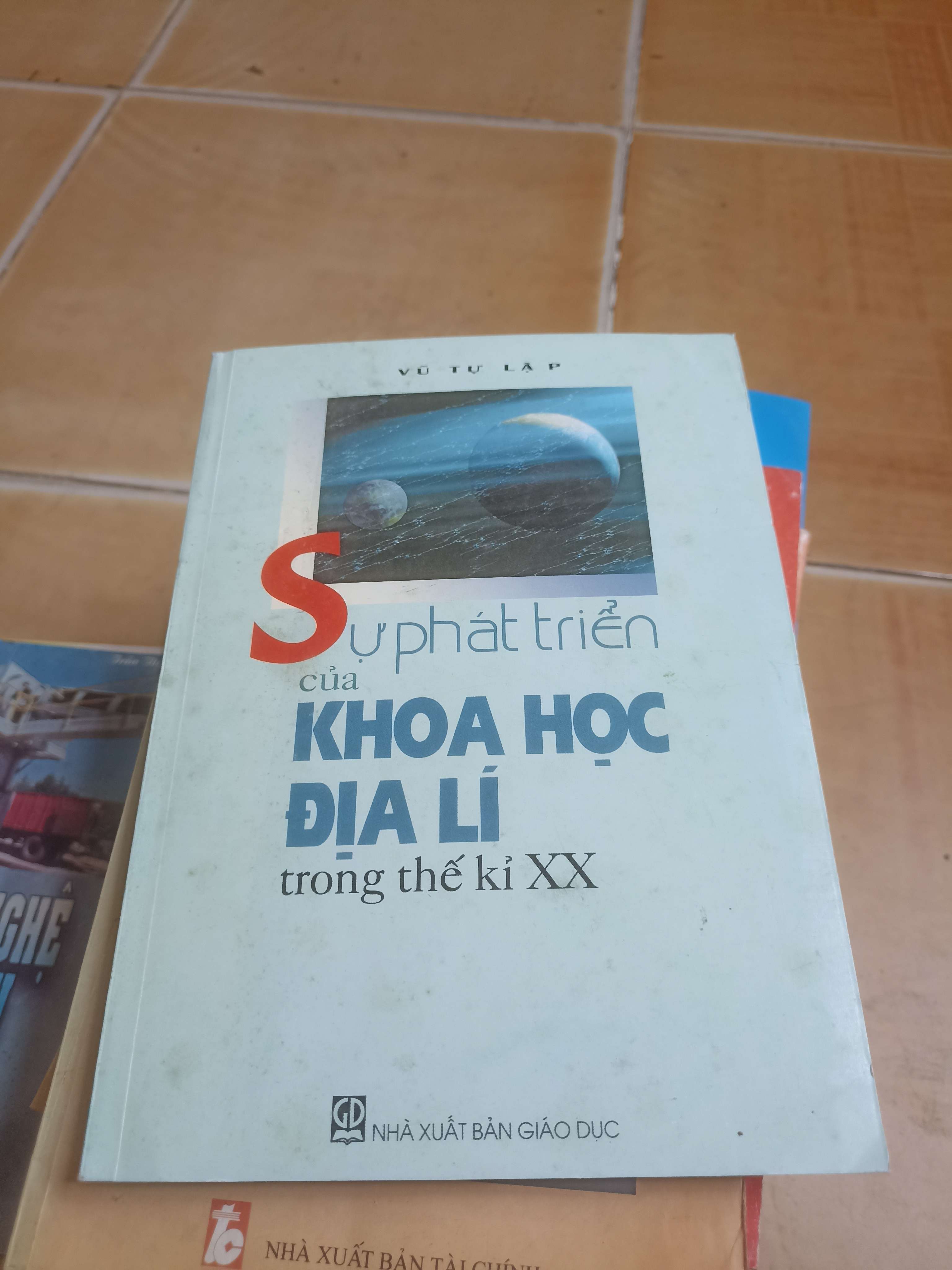 Sự phát triển của khoa học địa lí trong thế kỉ XX - Vũ Tự Lập 2004 (Sách giáo khoa - giáo trình) VAVO-A1T2