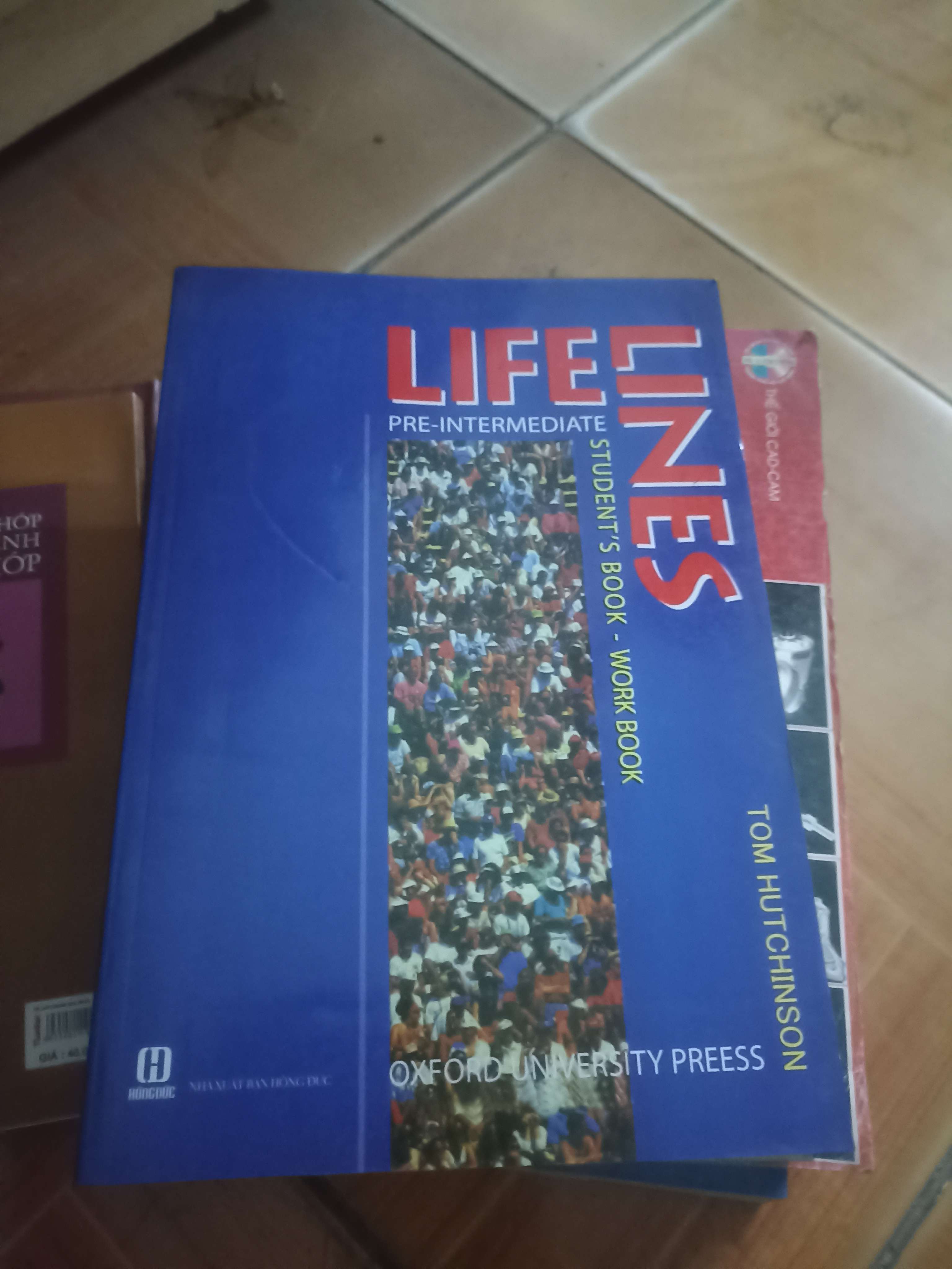 Life Line Pre intermediate student's book-work book - TOM HUTCHINSON 2012 (Sách học ngoại ngữ) VAVO-AK4ST4