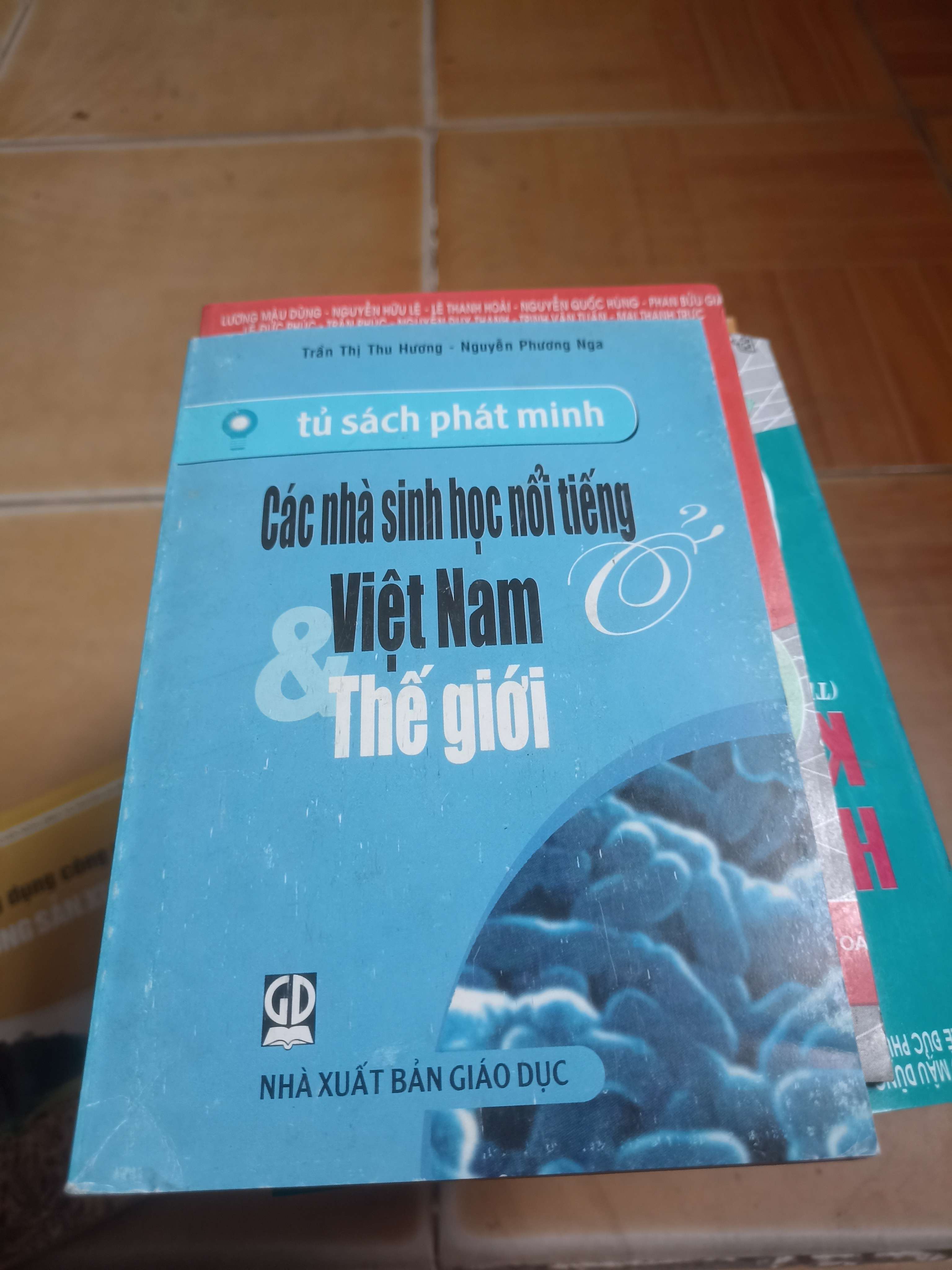 Các nhà sinh học nổi tiếng Việt Nam và thế giới - Trần Thị Thu Hương, Nguyễn Phương Nga 2009 (Giáo khoa) VAVO-A1T3