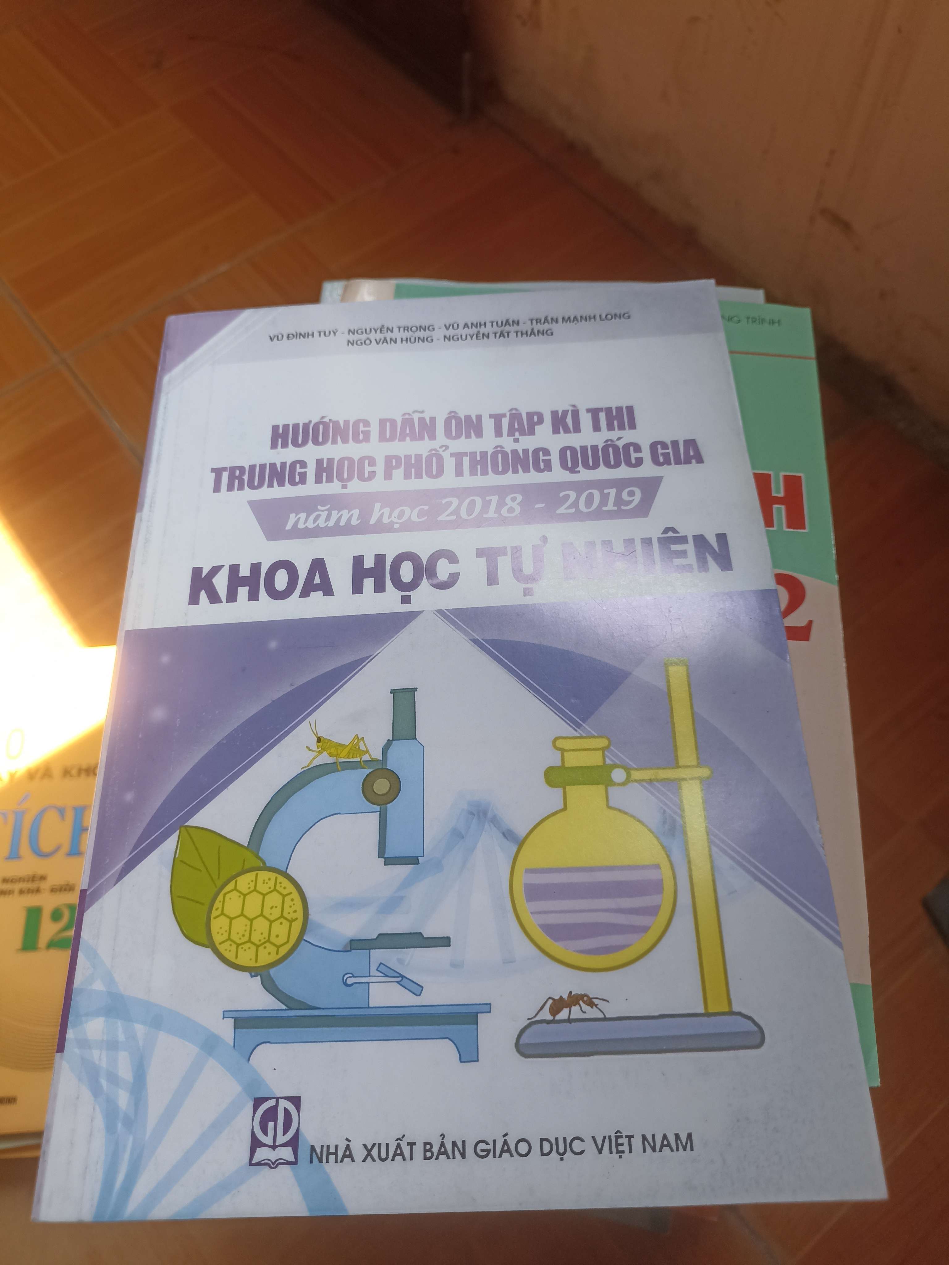Hướng dẫn ôn tập kì thi trung học phổ thông quốc gia năm học 2018-2019 khoa học tự nhiên - Vũ Đình Tuy 2019 (Sách giáo khoa - giáo trình) VAVO-AK5ST1