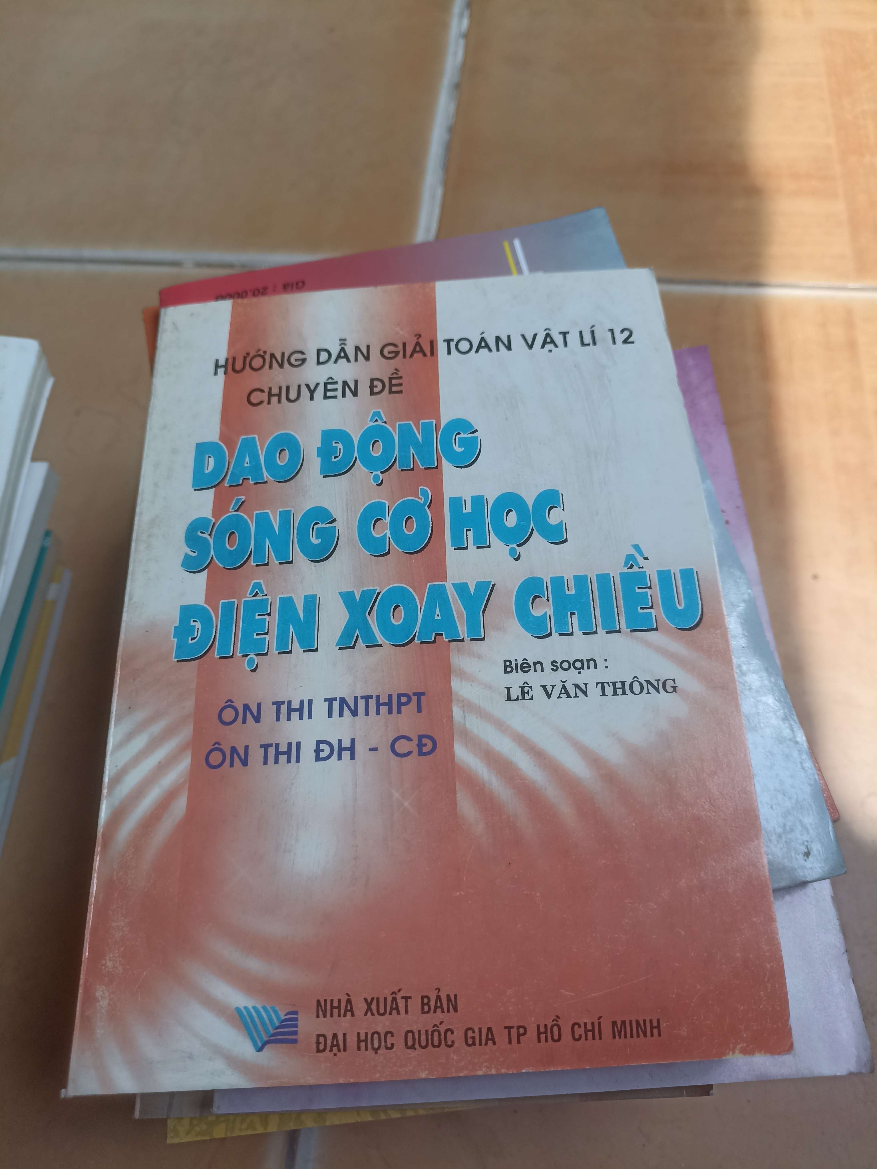 Hướng dẫn giải toán vật lí 12 chuyên đề dao động sóng cơ học điện xoay chiều - Lê Văn Thông 2003 (Sách giáo khoa - giáo trình) VAVO-A1T3