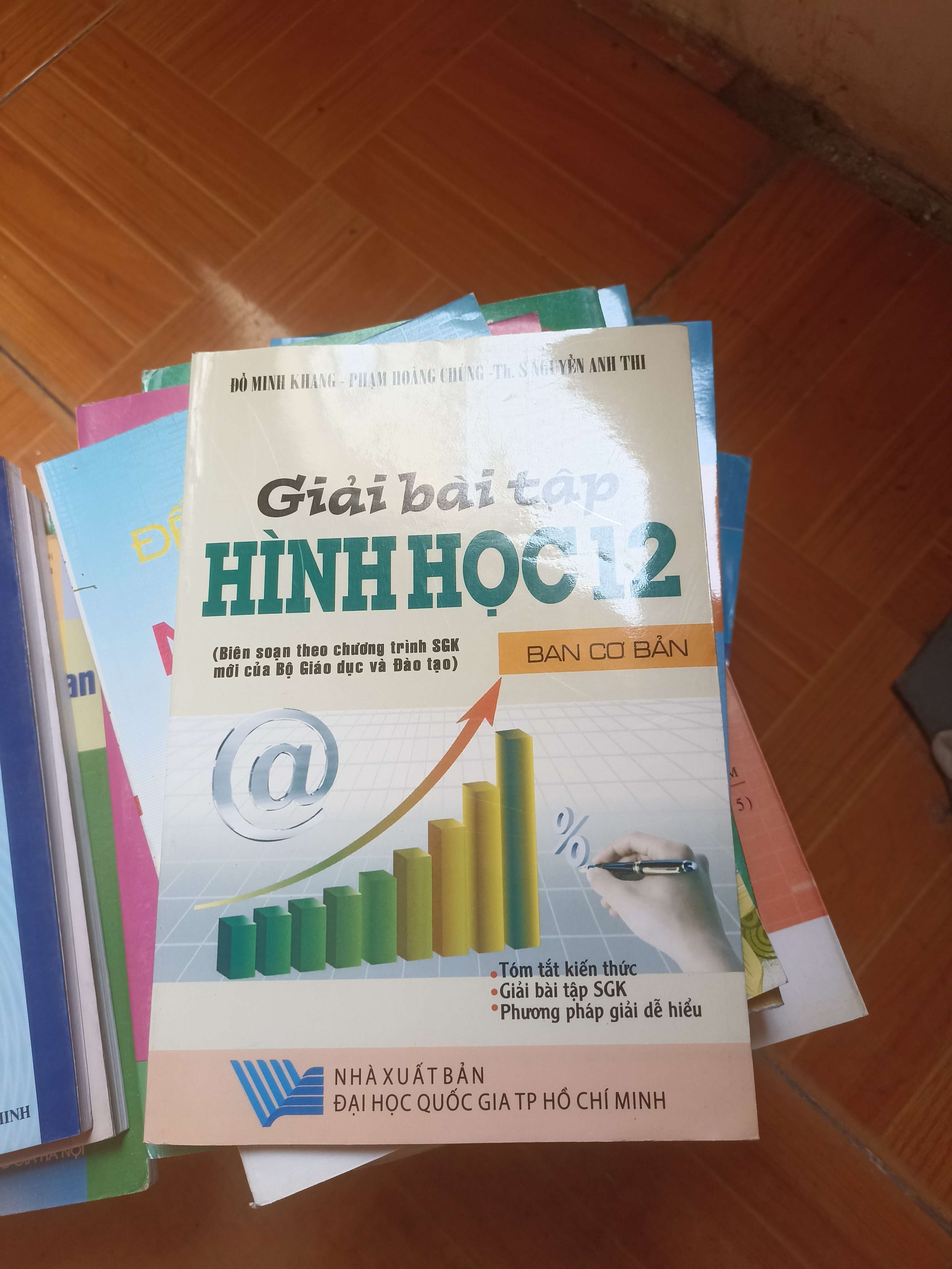 Giải bài tập hình học 12 cơ bản - Đỗ Minh Khang, Phạm Hoàng Chúng 2008 (Sách giáo khoa - giáo trình) VAVO-AK5ST1