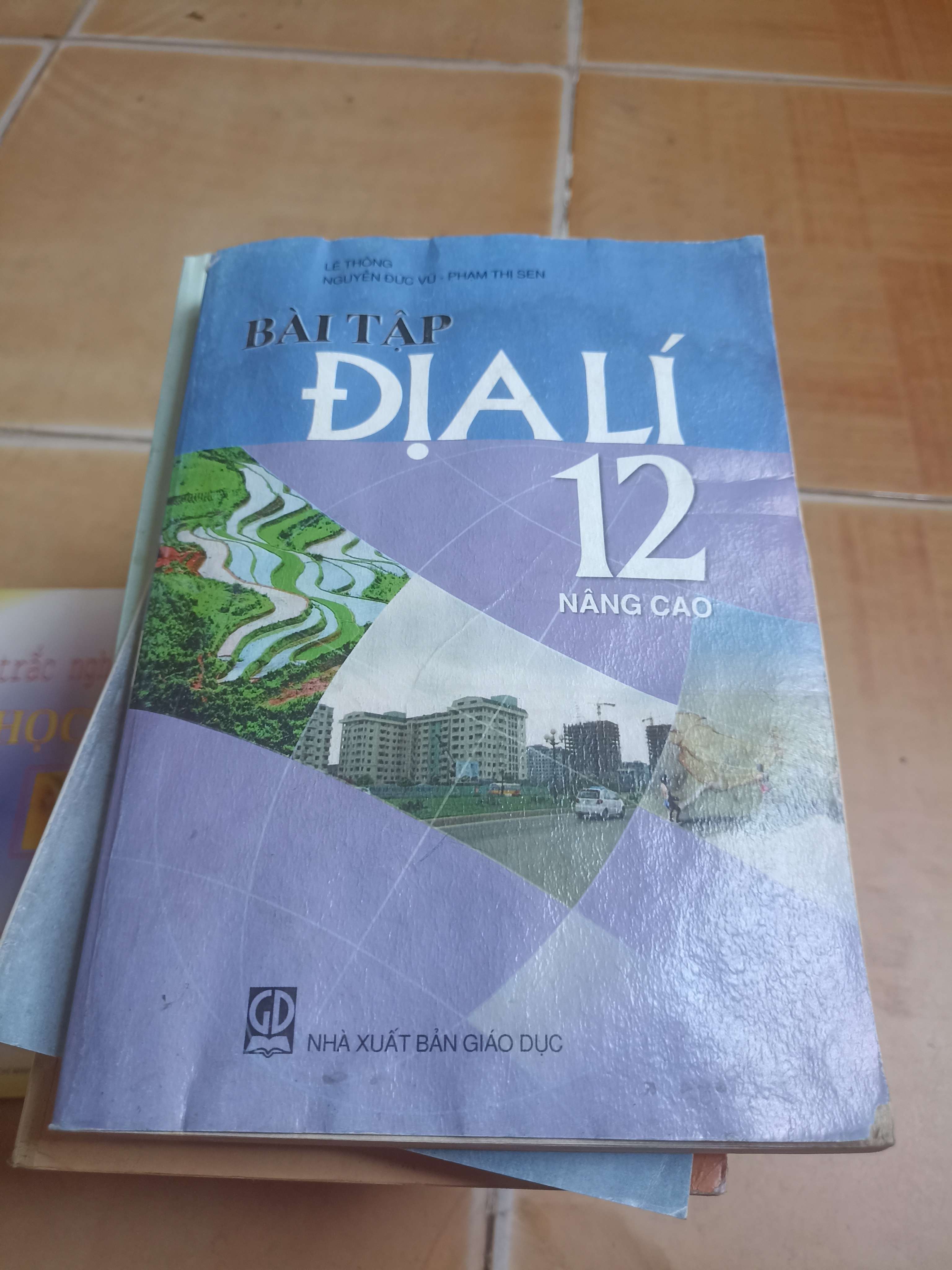 Bài tập địa lí 12 nâng cao - Lê Thông, Nguyễn Đức Vũ 2008 (Sách giáo khoa - giáo trình) VAVO-A1T2