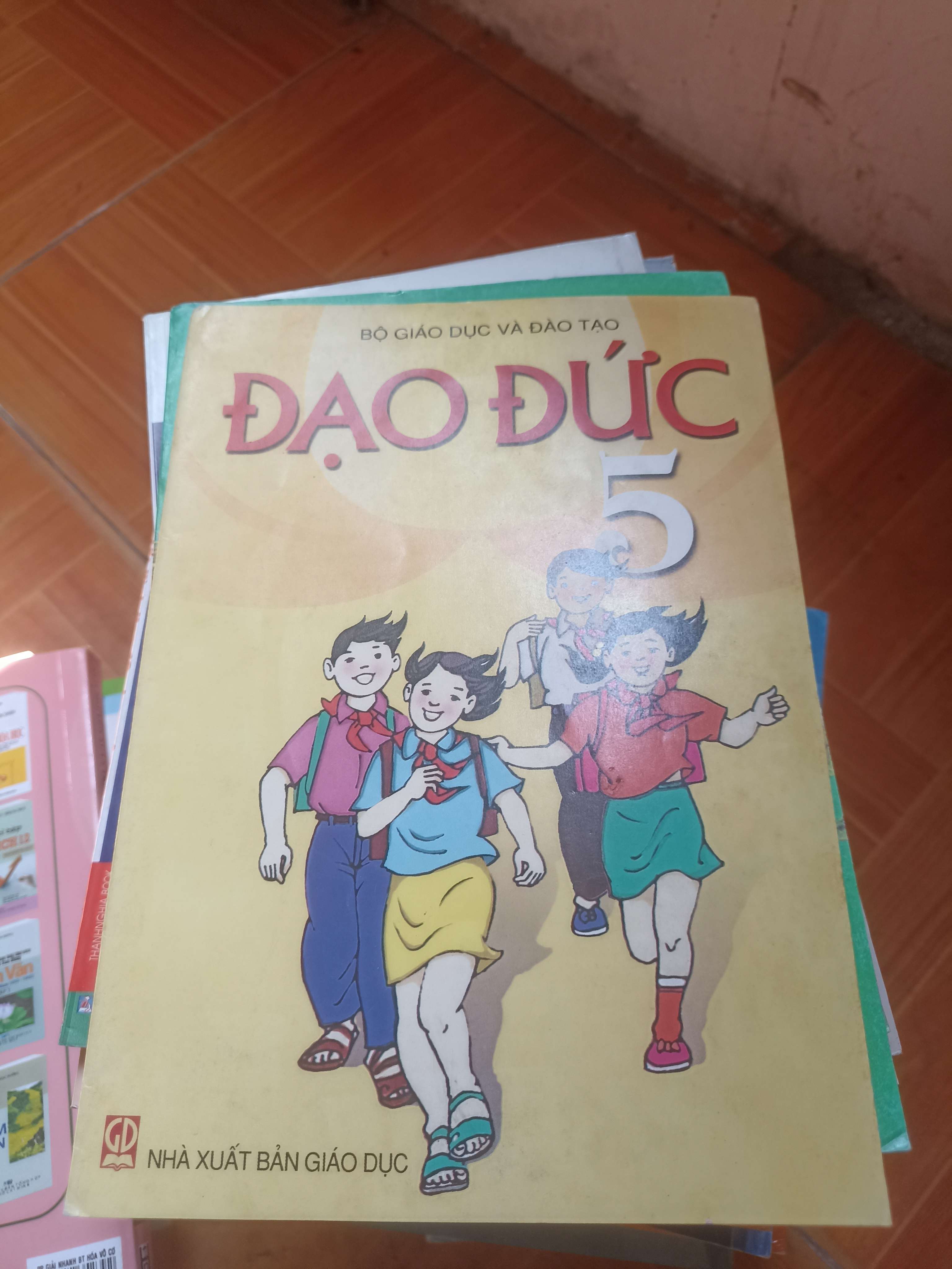Đạo đức 5 2009 (Giáo khoa) VAVO-AK5ST1