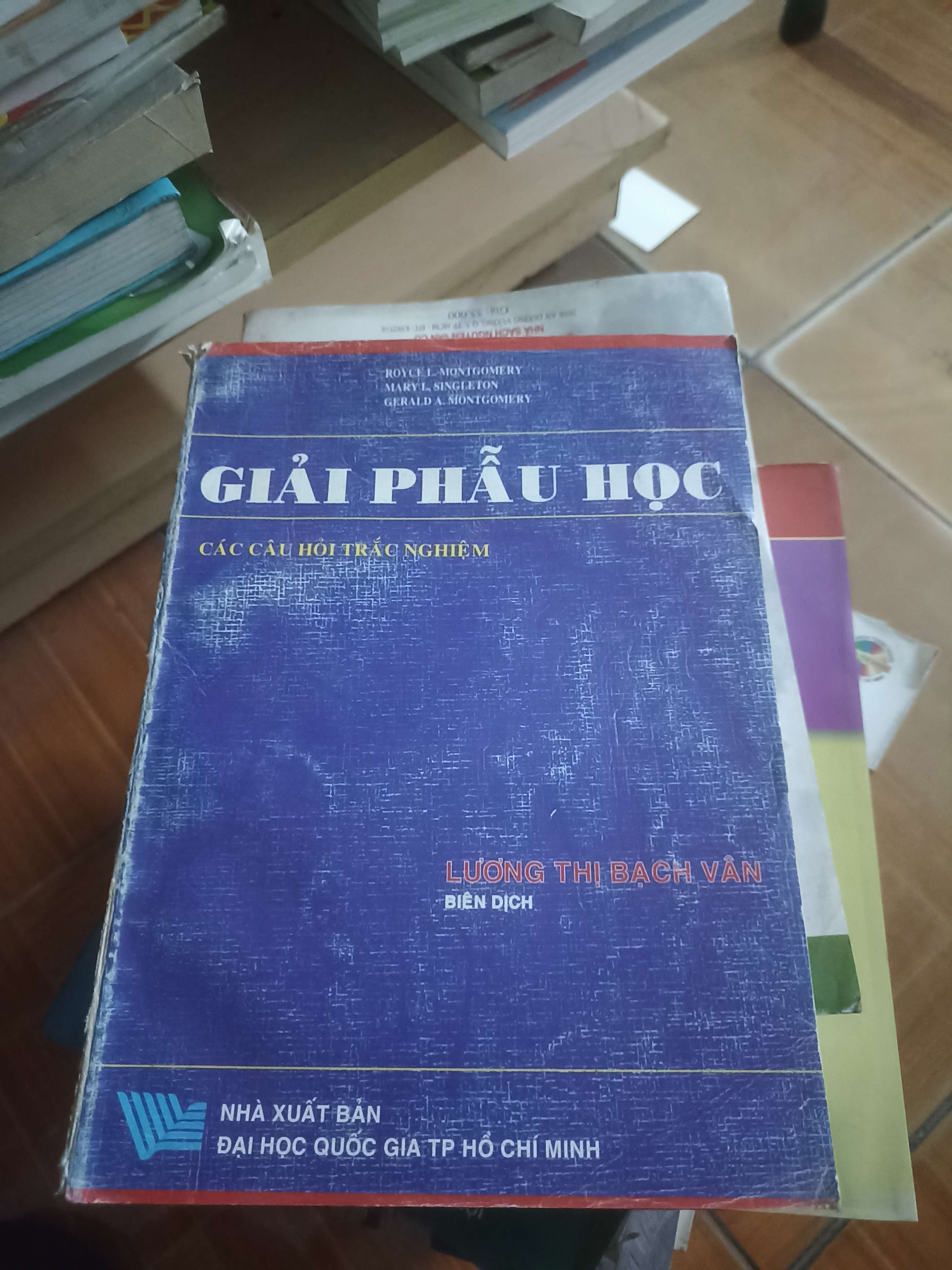 Giải phẫu học các câu hỏi trắc nghiệm - Lương Thị Bạch Vân 2003 (Sách giáo khoa - giáo trình) VAVO-AK4ST4