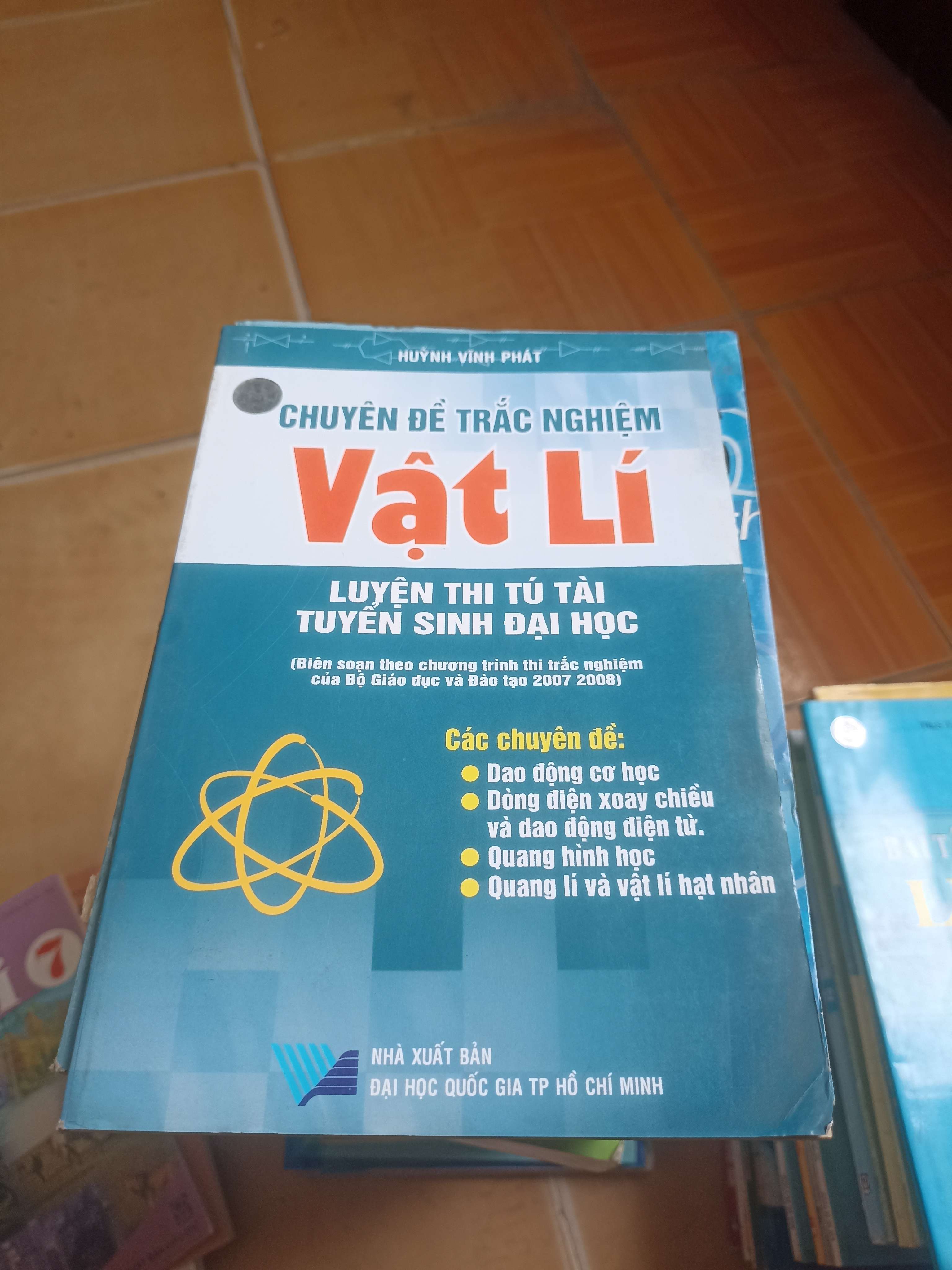 Chuyên đề trắc nghiệm vật lý luyện thi tú tài tuyển sinh đại học - Huỳnh Vĩnh Phát 2007 (Sách giáo khoa - giáo trình) VAVO-AK4ST1