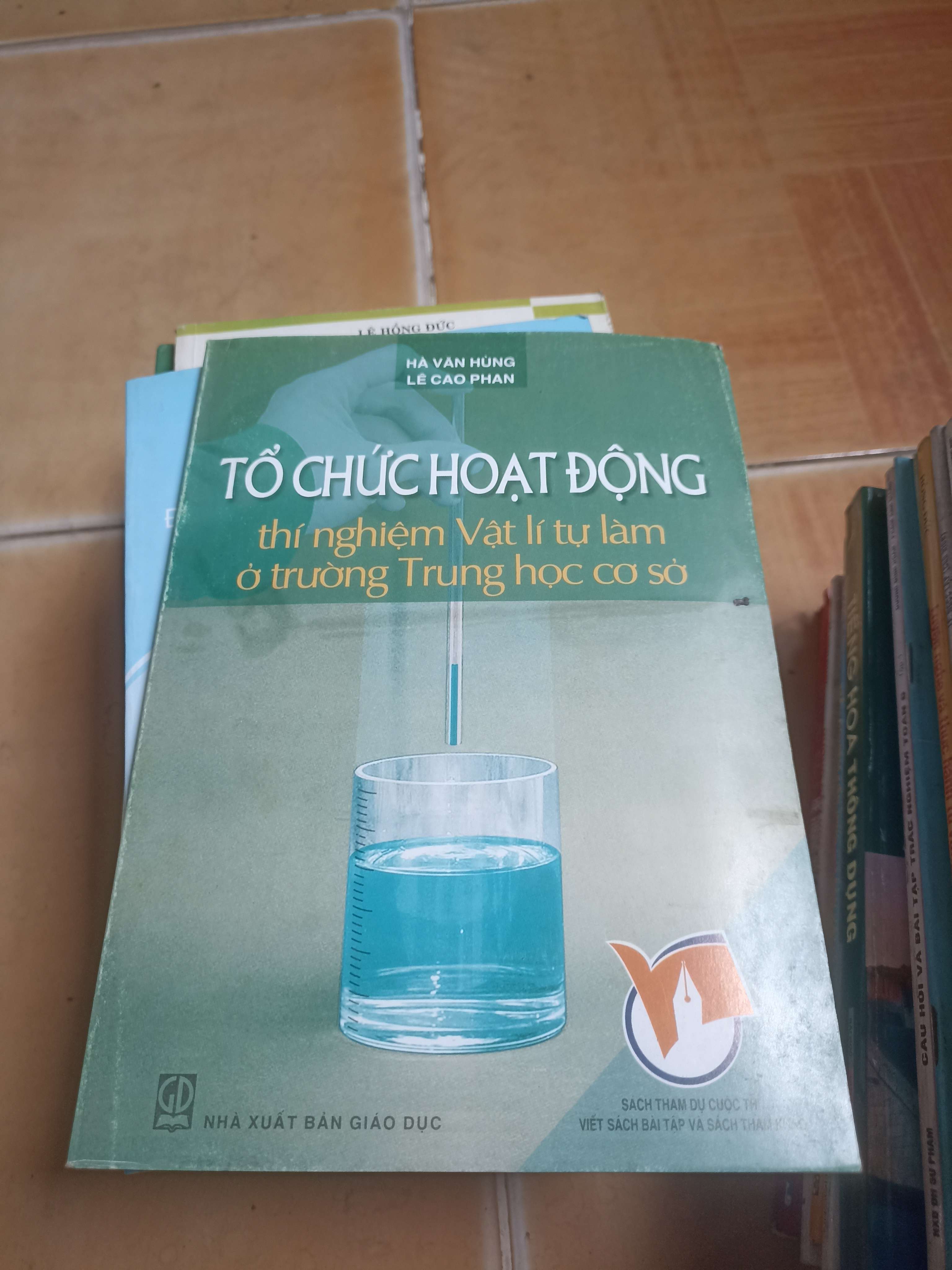 Tổ chức hoạt động thí nghiệm vật lý tự làm ở trường trung học cơ sở - Hà Văn Hùng, Lê Cao Phan 2004 (Sách giáo khoa - giáo trình) VAVO-AK4ST1