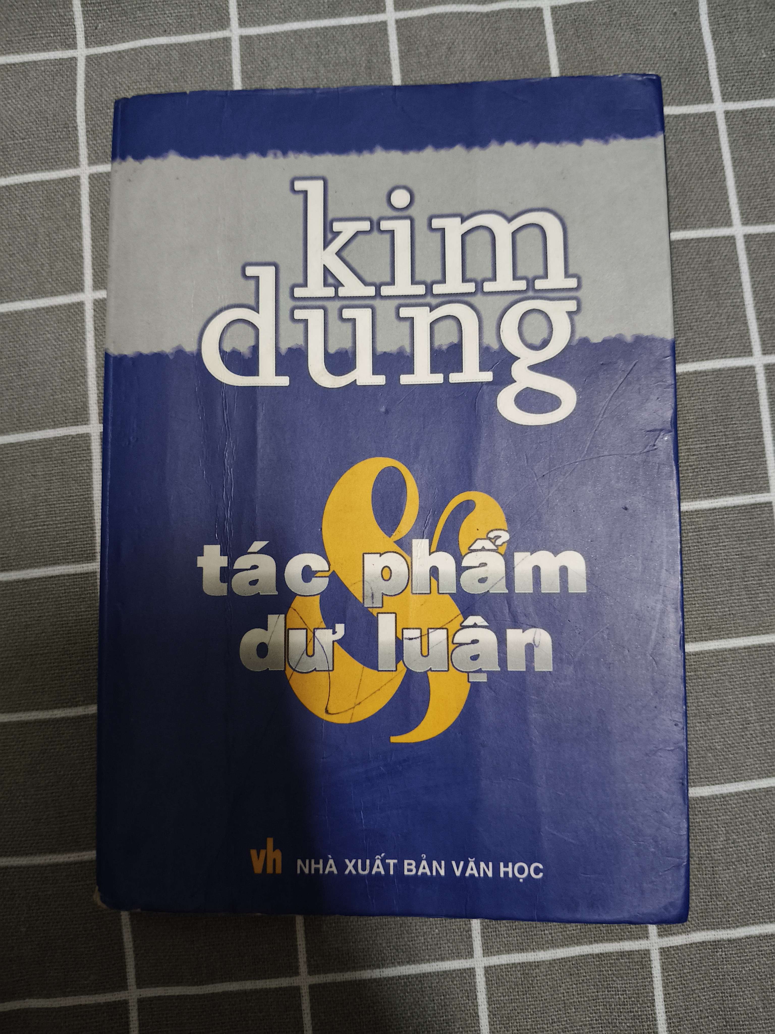 Kim Dung tác phẩm và dư luận - 2001 - 274 trang vài trang bị bị gạch bút mực (Sách văn học) ANTQ