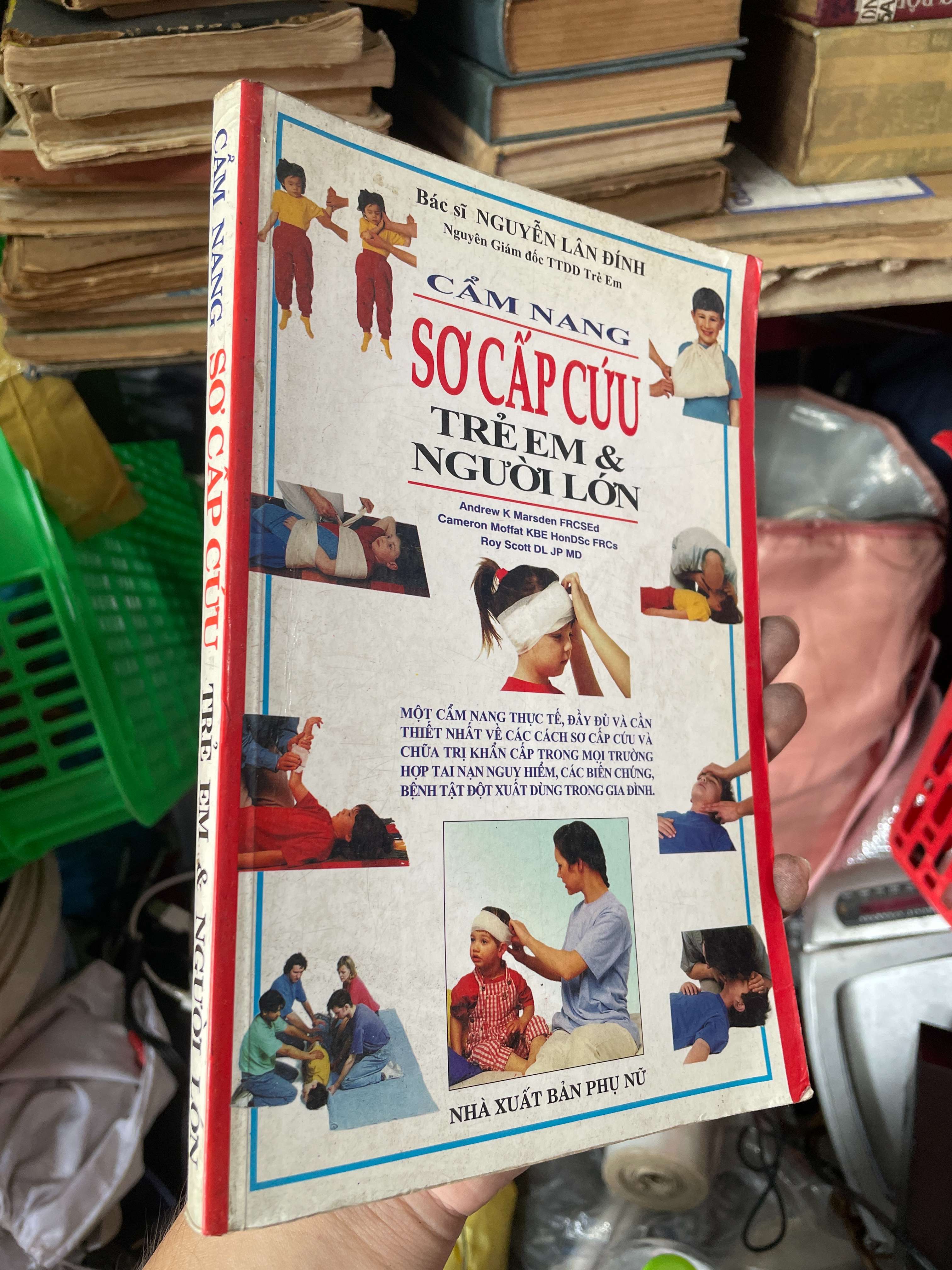 Cẩm nang sơ cấp cứu trẻ em và người lớn - Nguyễn Lân Đính (Sách Y học - Sức khỏe - Thể thao) KSX