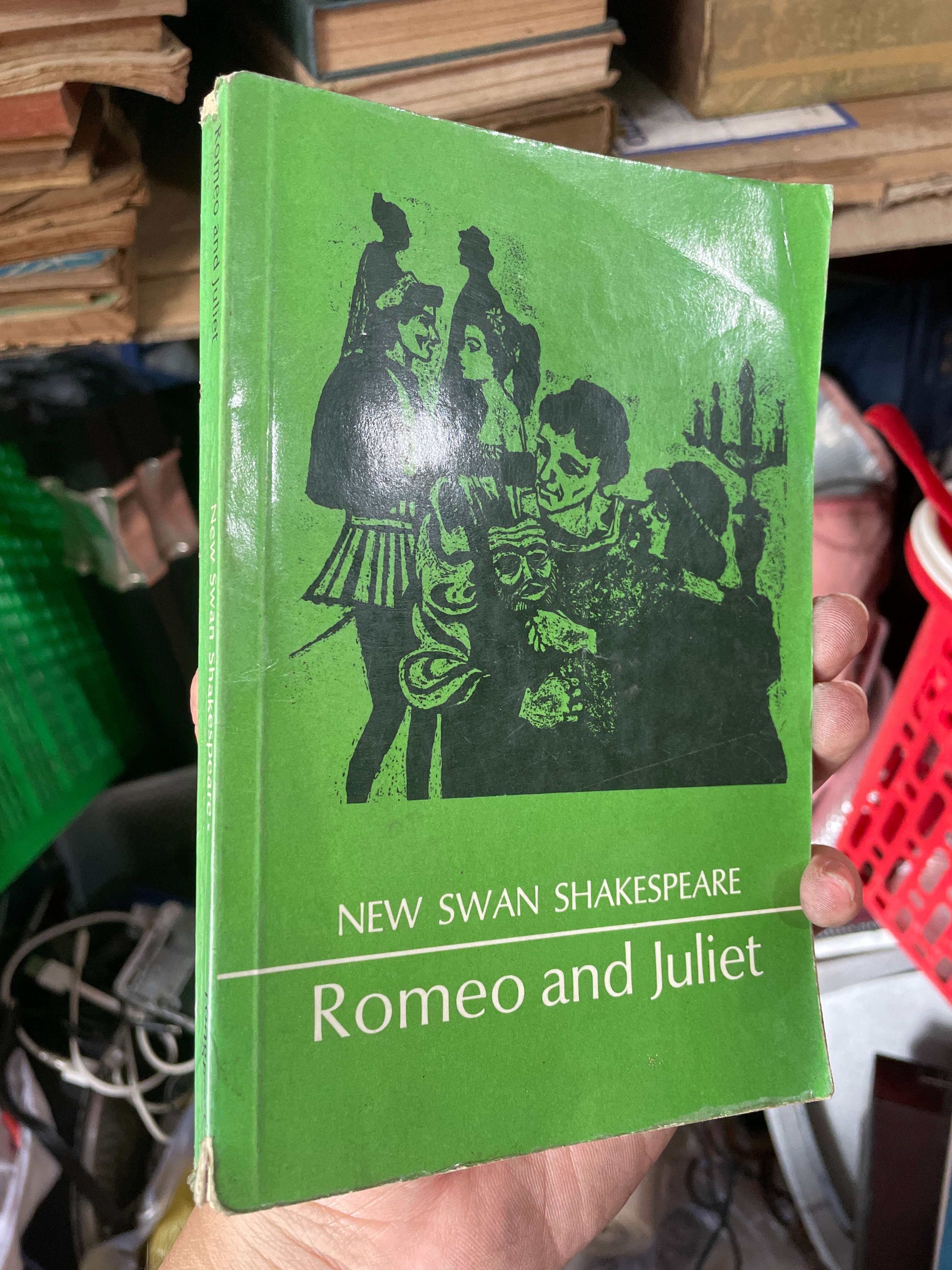 Romeo And Juliet - New Swan ShakeSpeare (Sách ngoại) KSX